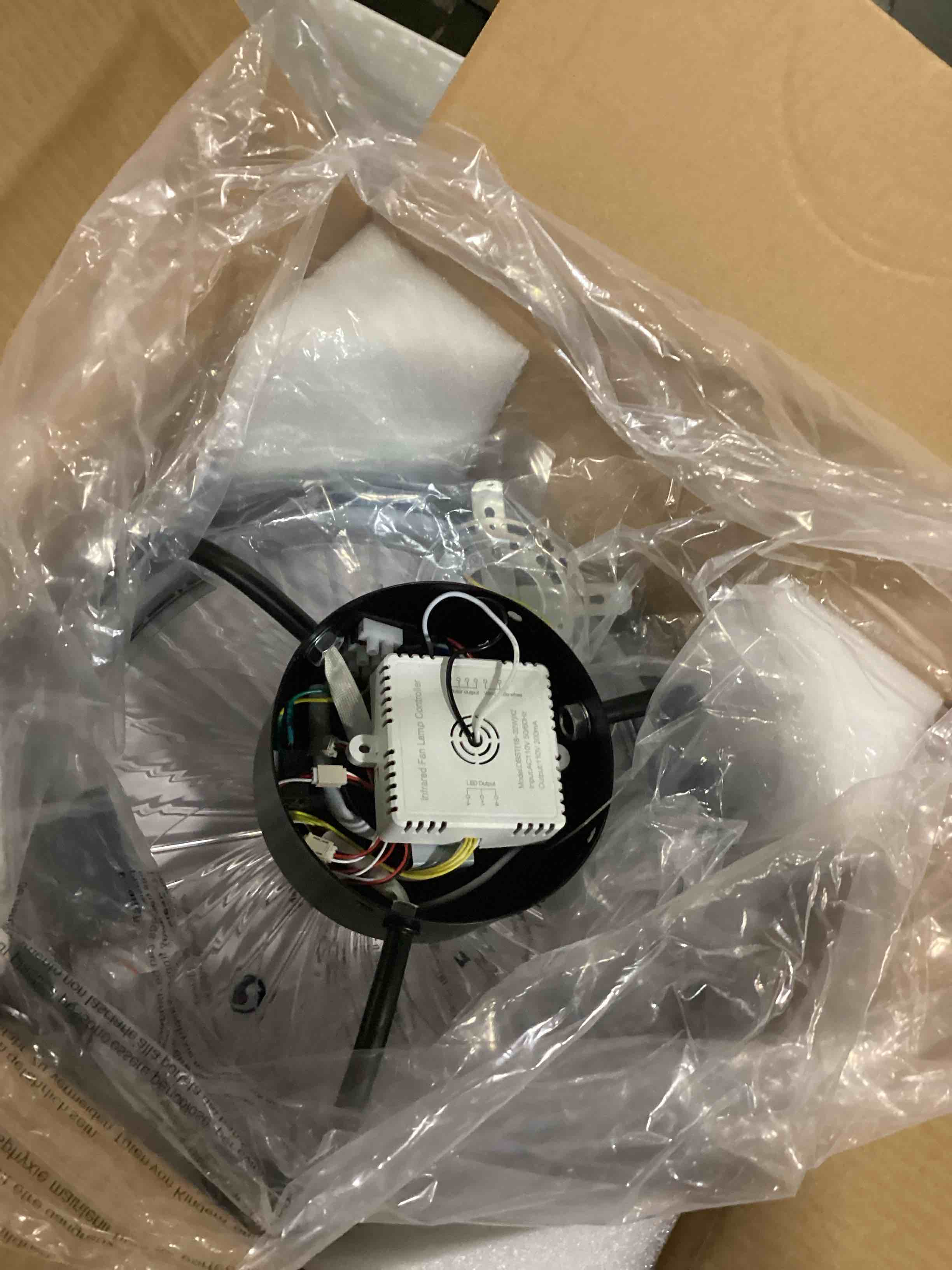 https://s3.amazonaws.com/lotting-images-prod/bidfta/PPE2360210_1747242737376.jpeg