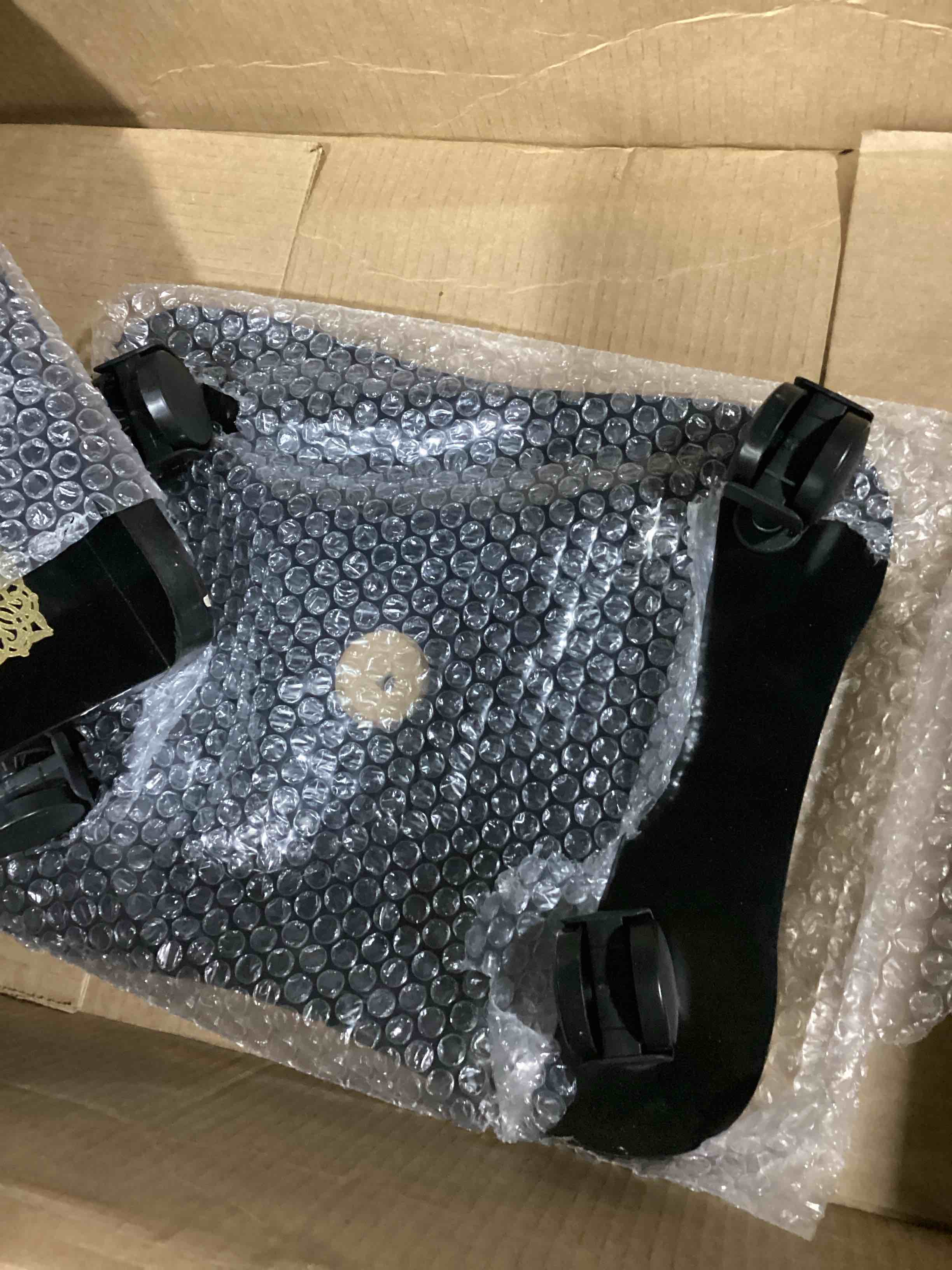 https://s3.amazonaws.com/lotting-images-prod/bidfta/PPE2360220_1747244137138.jpeg
