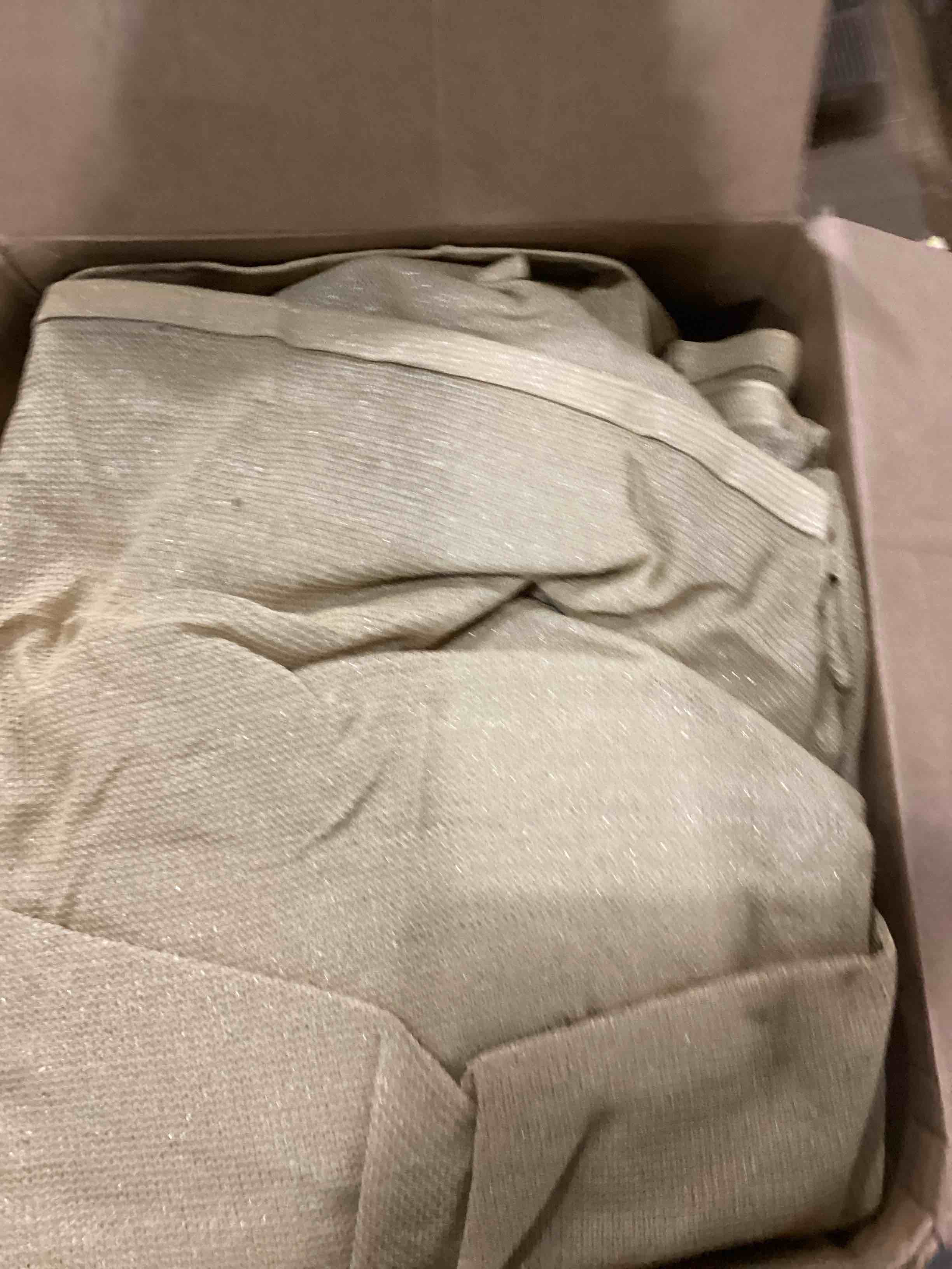 https://s3.amazonaws.com/lotting-images-prod/bidfta/PPE2360270_1747312150509.jpeg