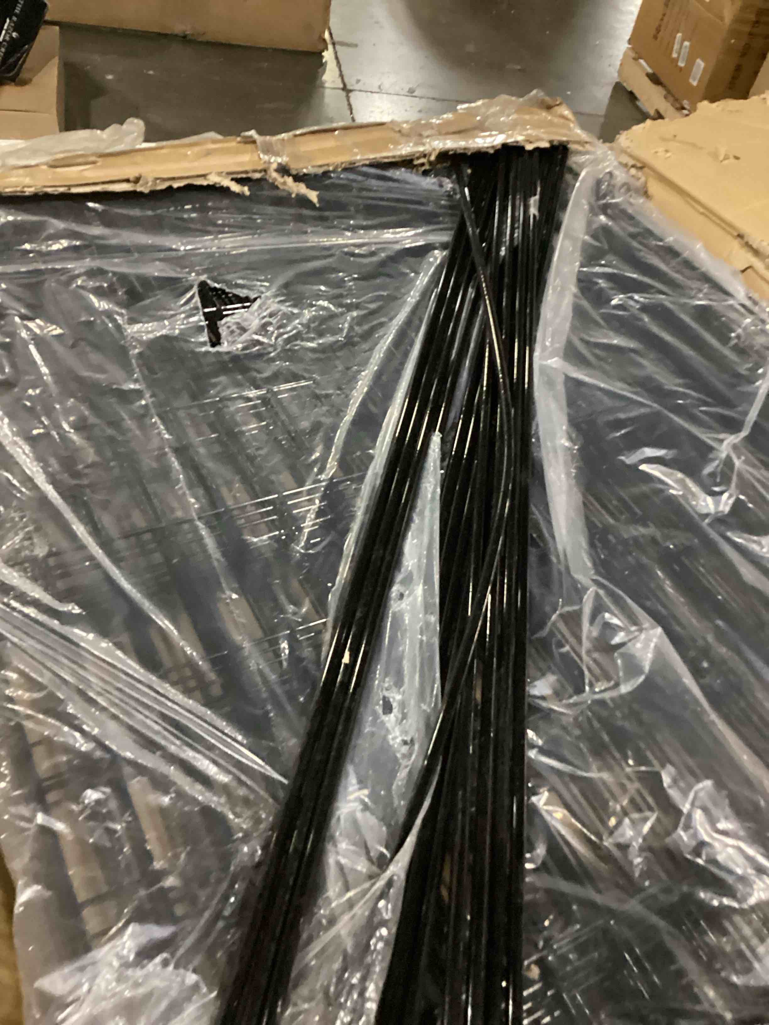 https://s3.amazonaws.com/lotting-images-prod/bidfta/PPE2360437_1747399119016.jpeg