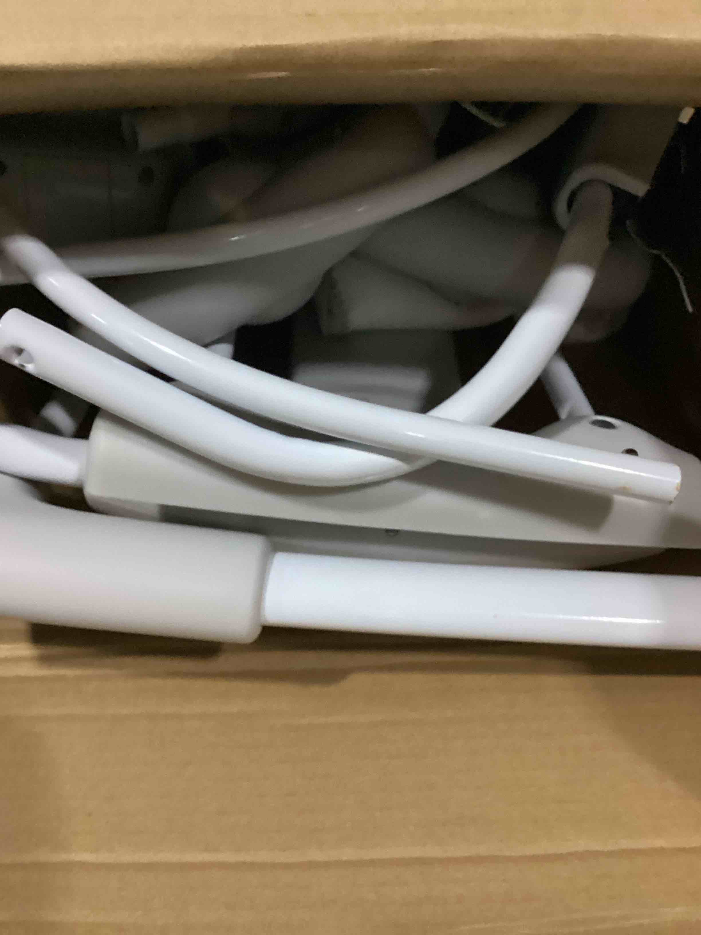 https://s3.amazonaws.com/lotting-images-prod/bidfta/PPE2360471_1747405668527.jpeg