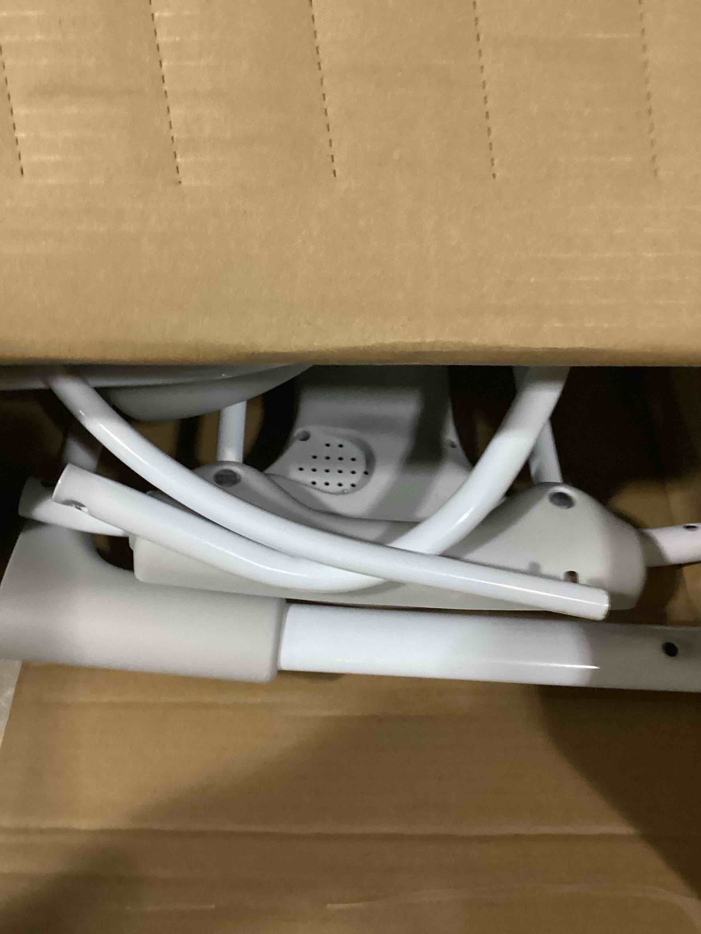 https://s3.amazonaws.com/lotting-images-prod/bidfta/PPE2360471_1747405670080.jpeg
