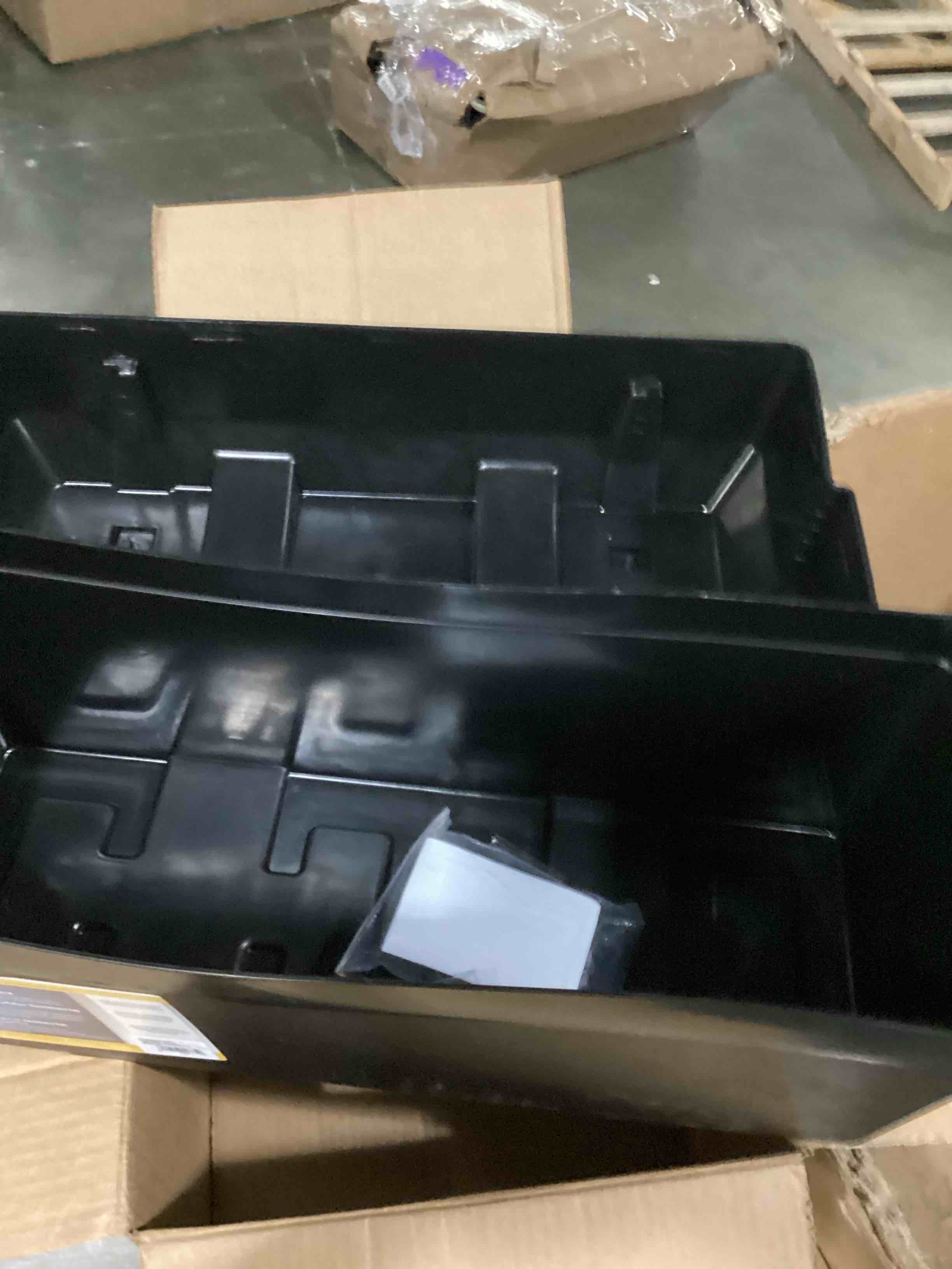 https://s3.amazonaws.com/lotting-images-prod/bidfta/PPE2360539_1747417606859.jpeg