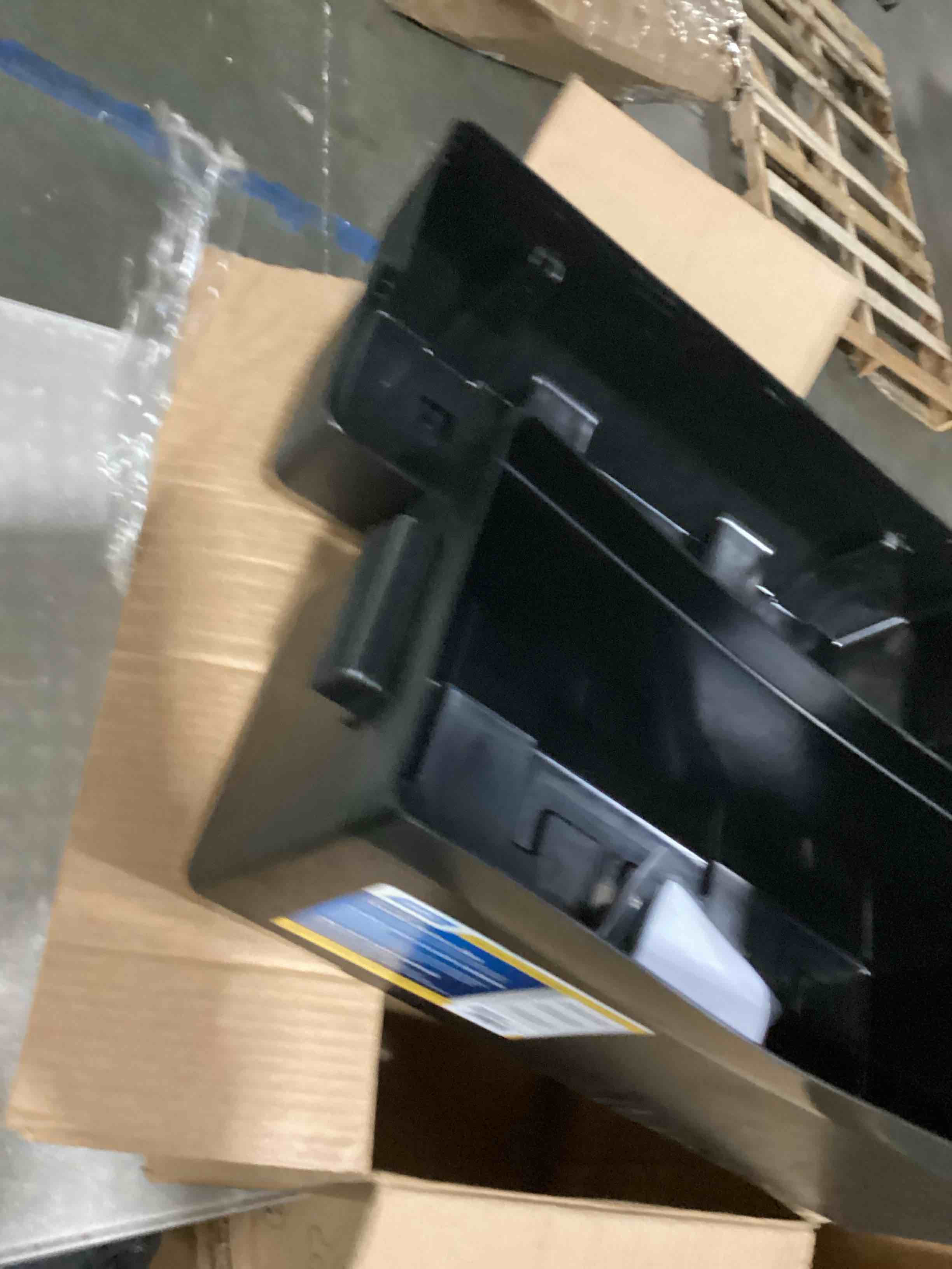 https://s3.amazonaws.com/lotting-images-prod/bidfta/PPE2360539_1747417608624.jpeg