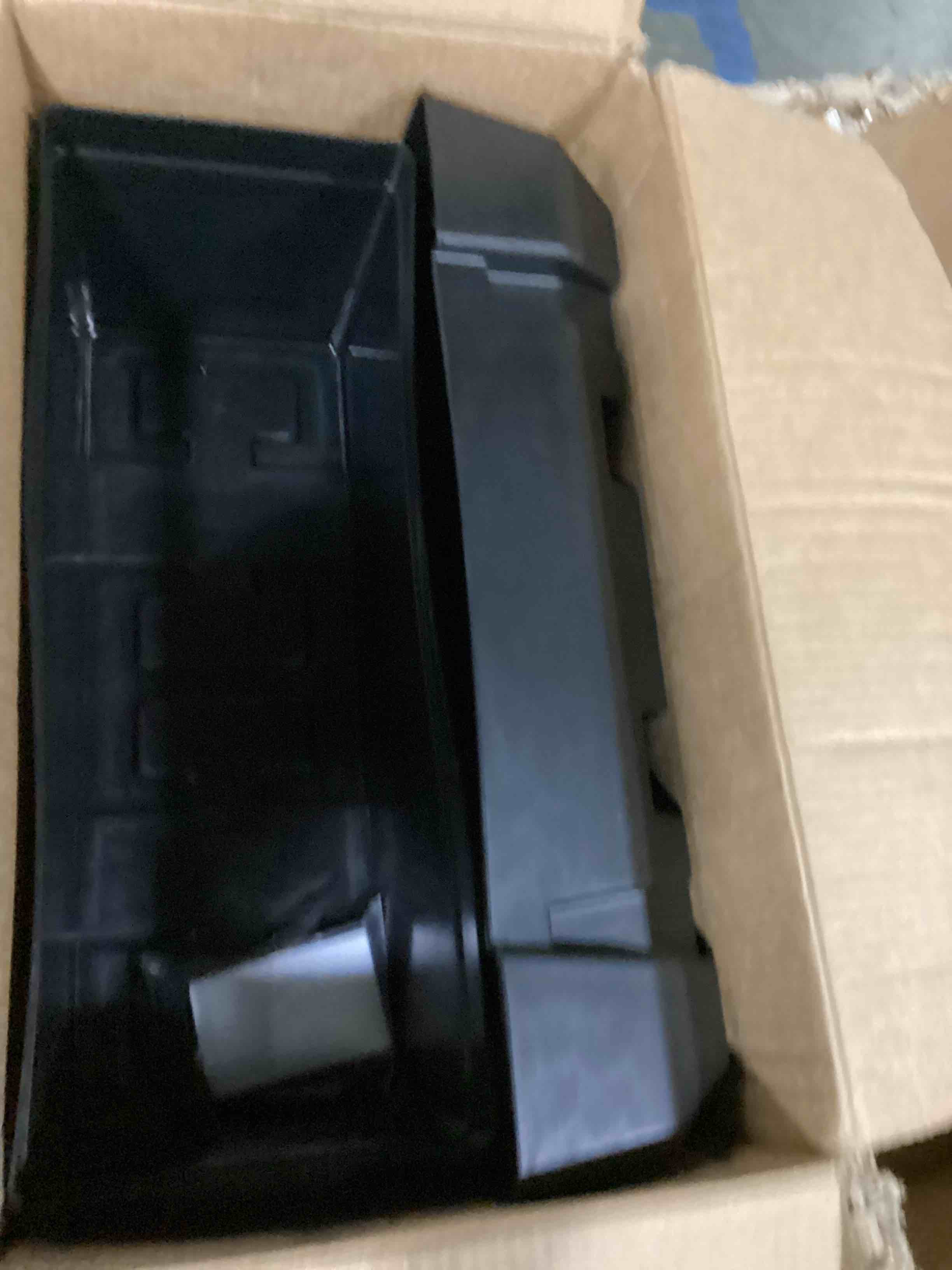 https://s3.amazonaws.com/lotting-images-prod/bidfta/PPE2360539_1747417619271.jpeg