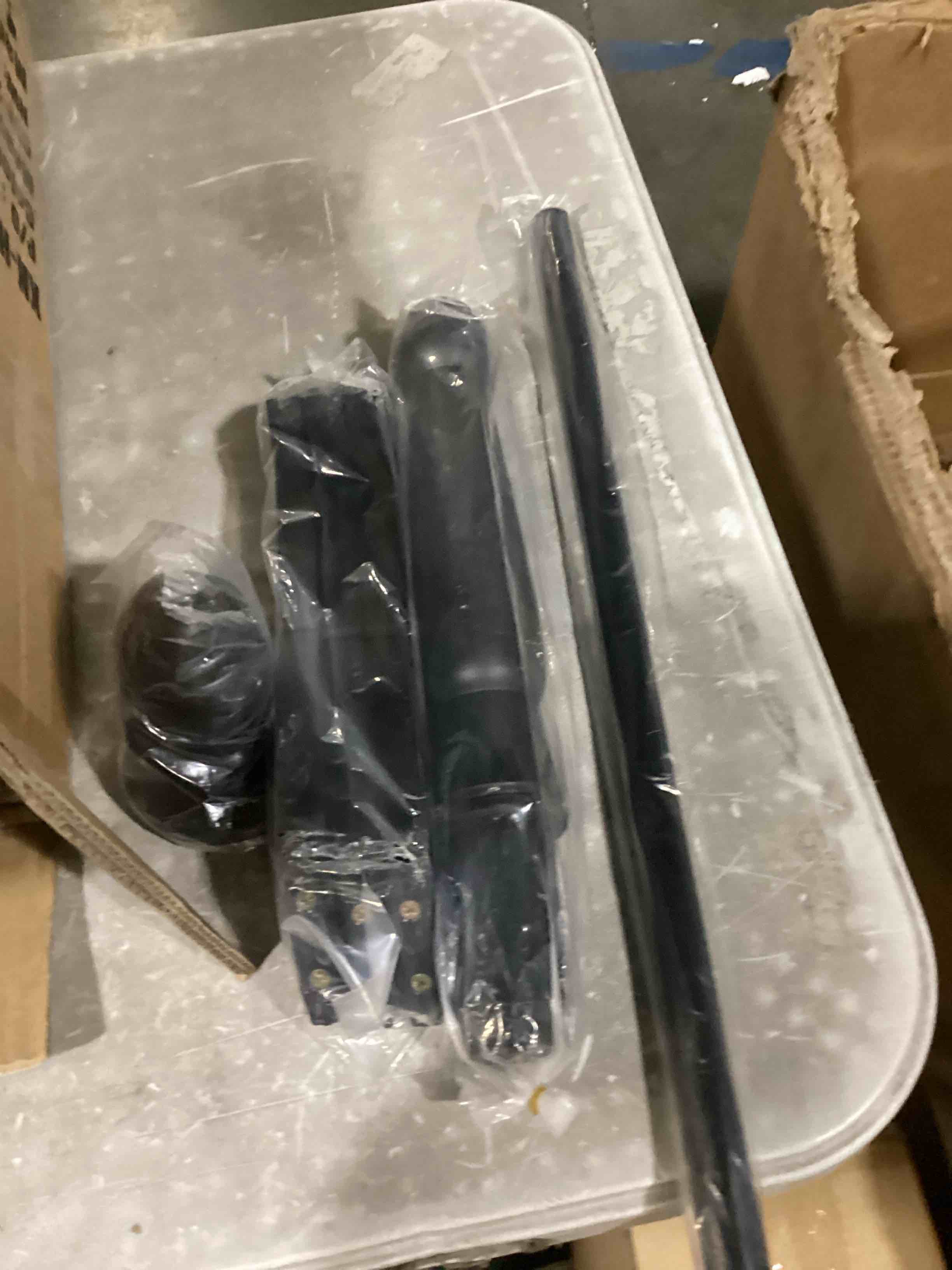 https://s3.amazonaws.com/lotting-images-prod/bidfta/PPE2360634_1747661409747.jpeg