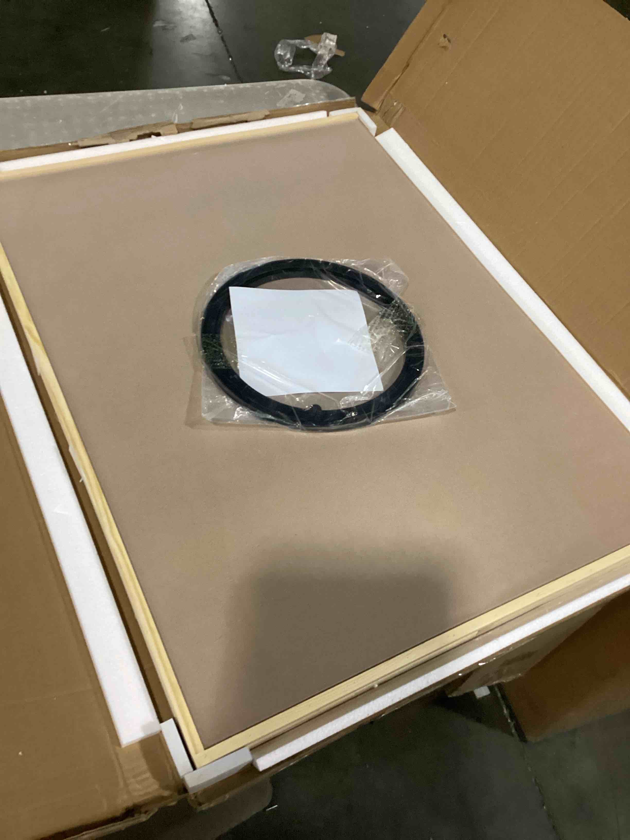 https://s3.amazonaws.com/lotting-images-prod/bidfta/PPE2360647_1747664507370.jpeg