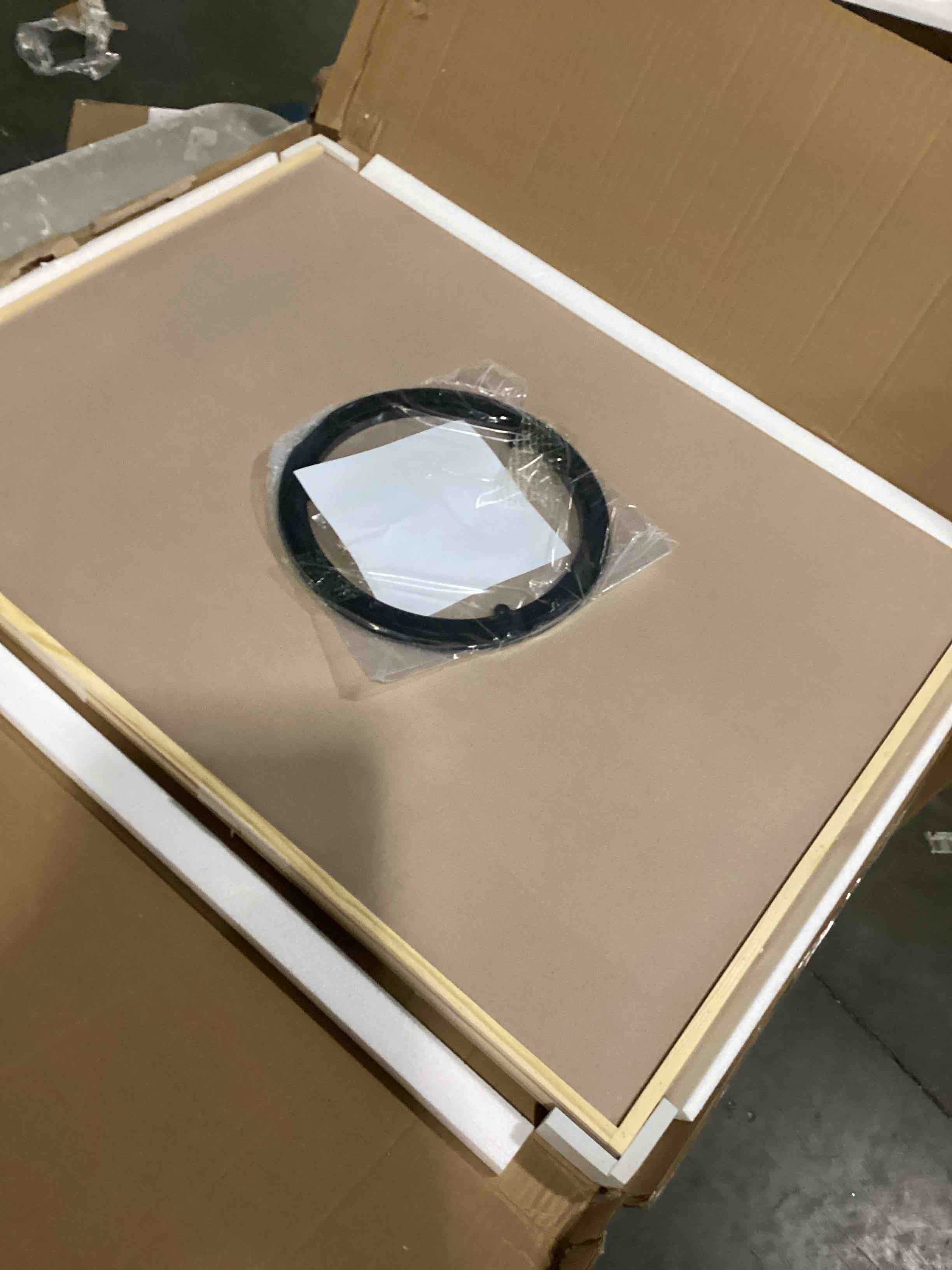 https://s3.amazonaws.com/lotting-images-prod/bidfta/PPE2360647_1747664514534.jpeg