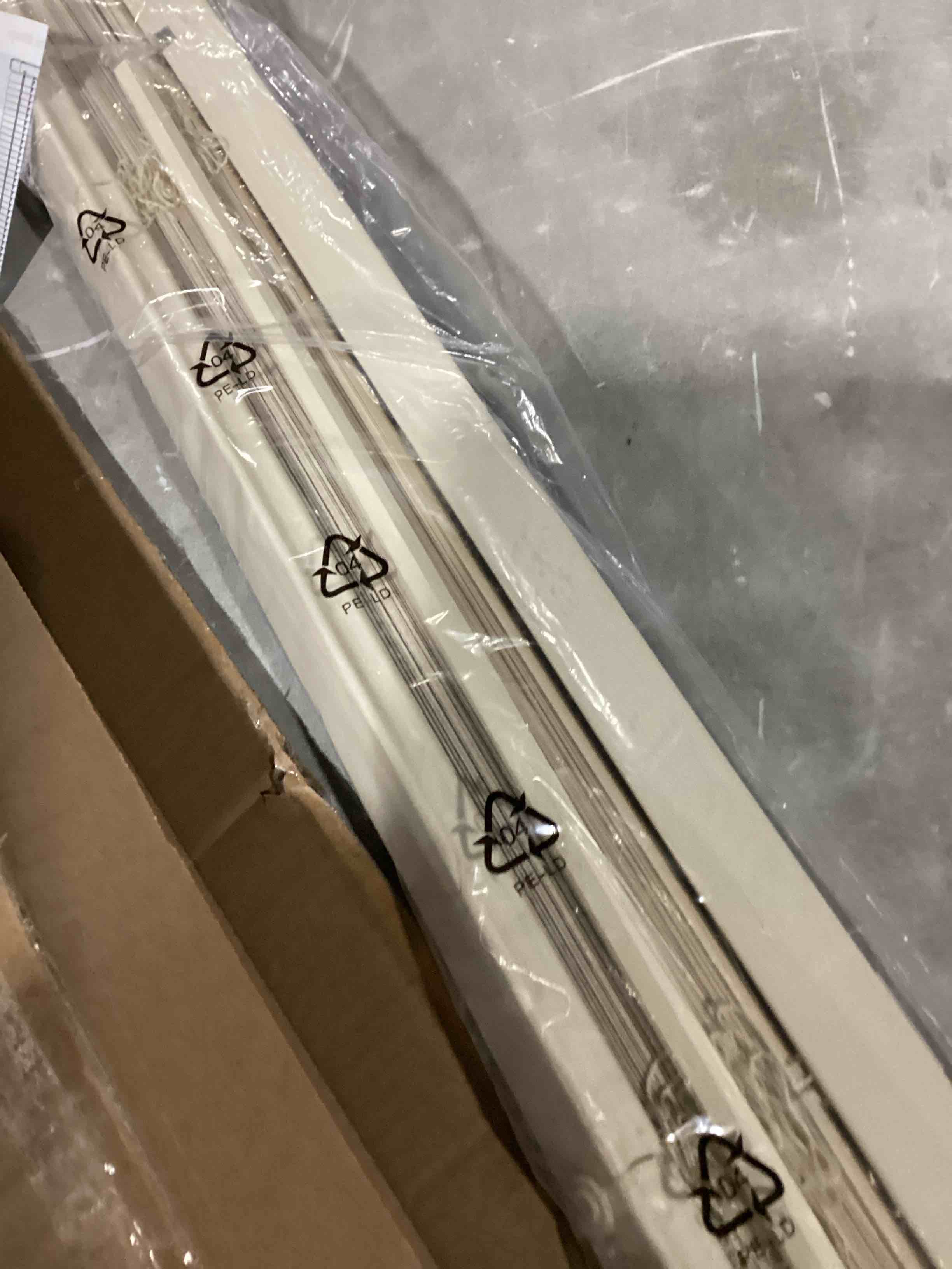 https://s3.amazonaws.com/lotting-images-prod/bidfta/PPE2360762_1747741054019.jpeg