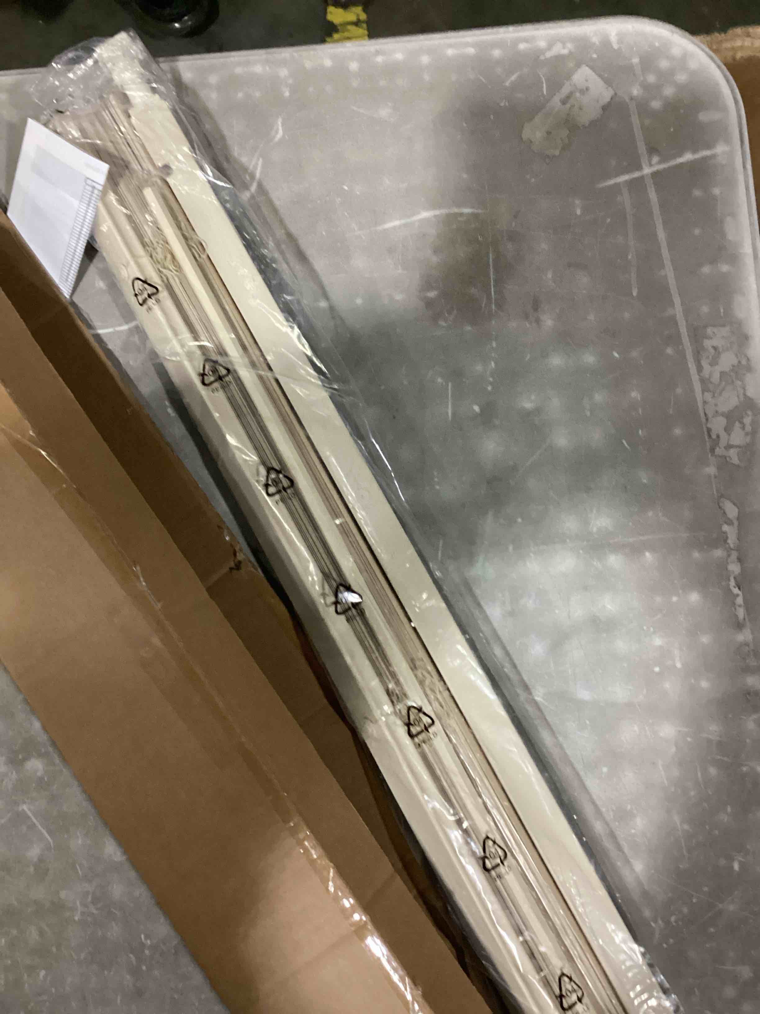 https://s3.amazonaws.com/lotting-images-prod/bidfta/PPE2360762_1747741057853.jpeg