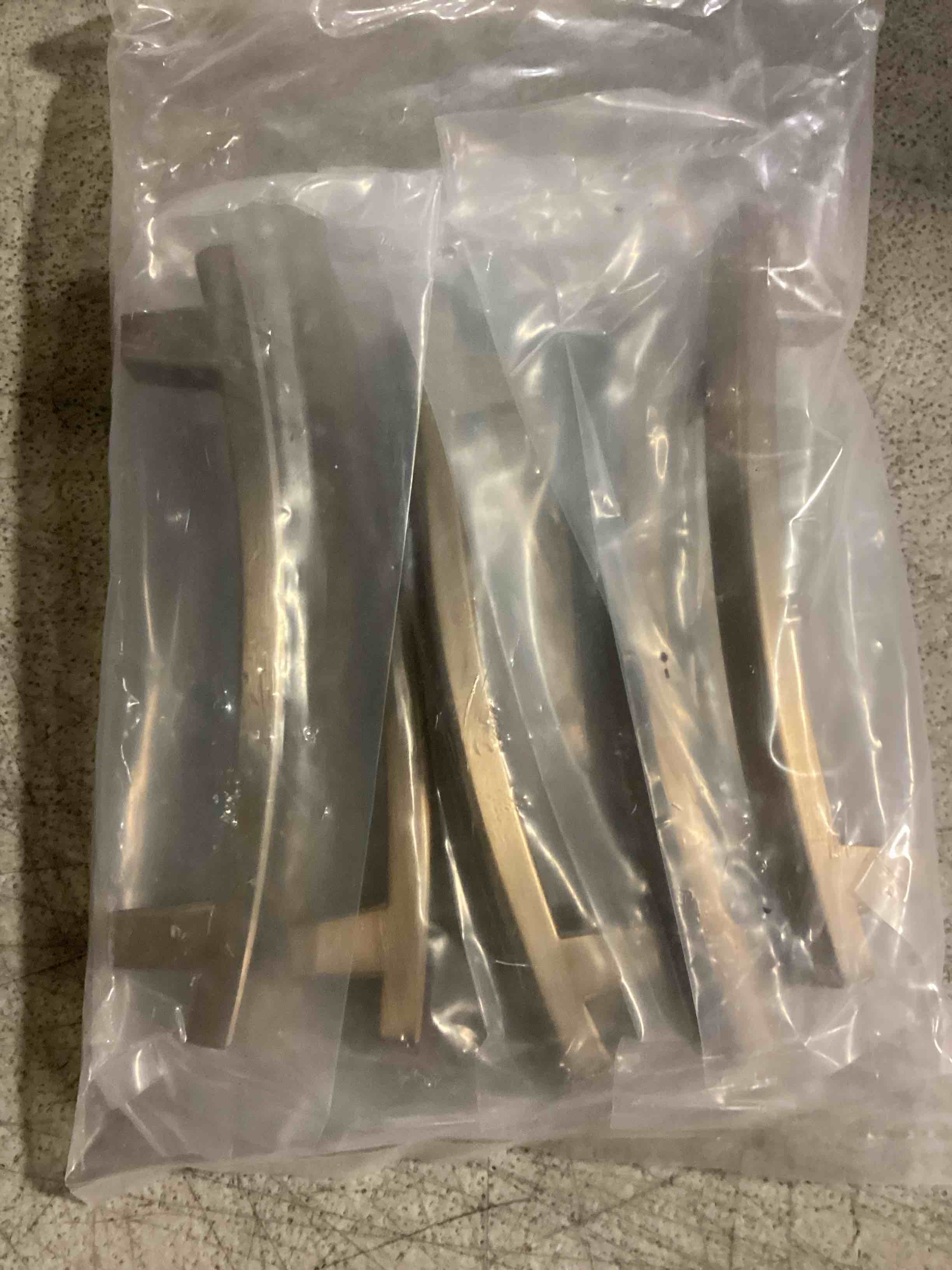 https://s3.amazonaws.com/lotting-images-prod/bidfta/PPE2363351_1747838206528.jpeg