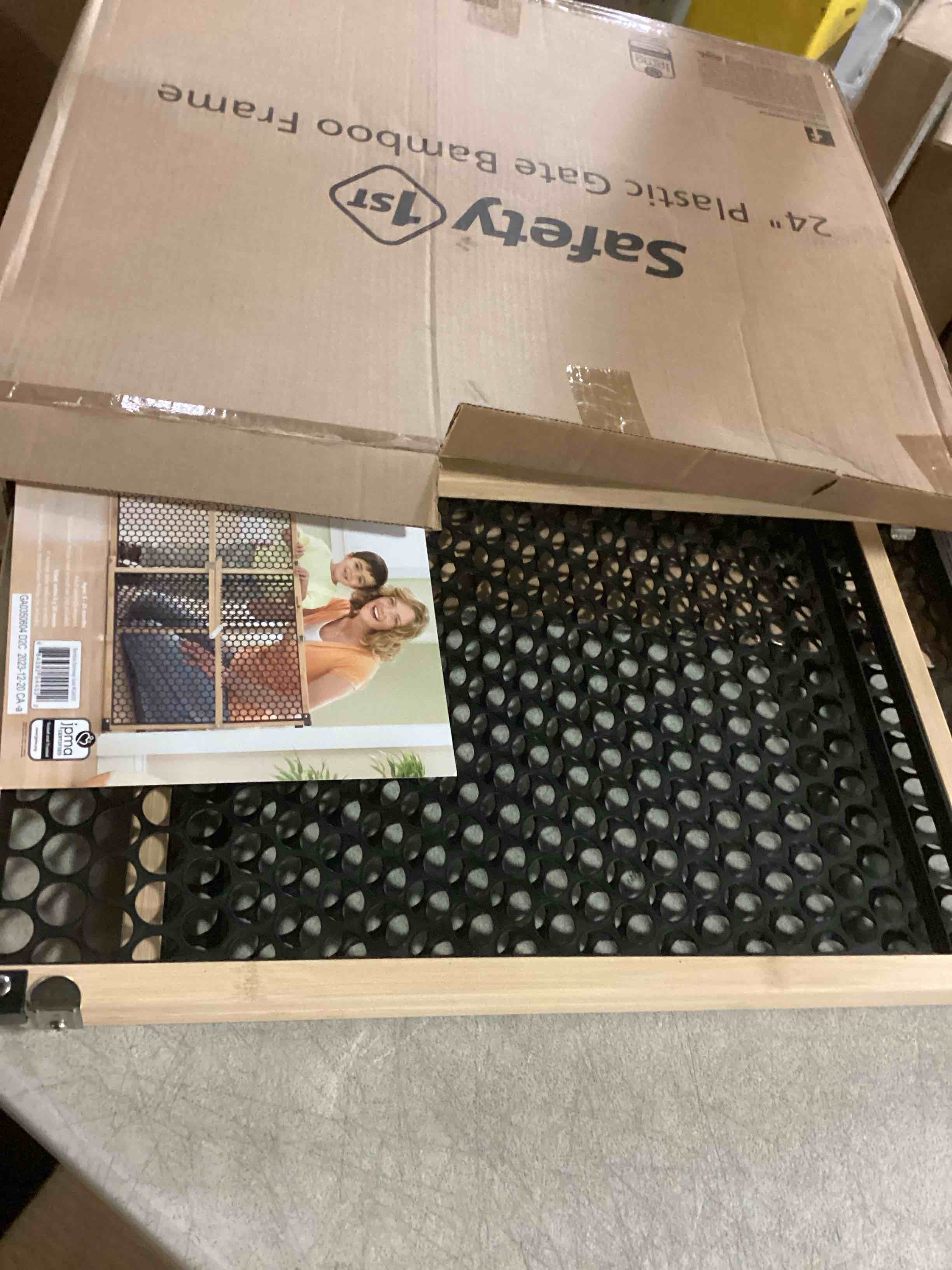 https://s3.amazonaws.com/lotting-images-prod/bidfta/PPE2363532_1747921096295.jpeg