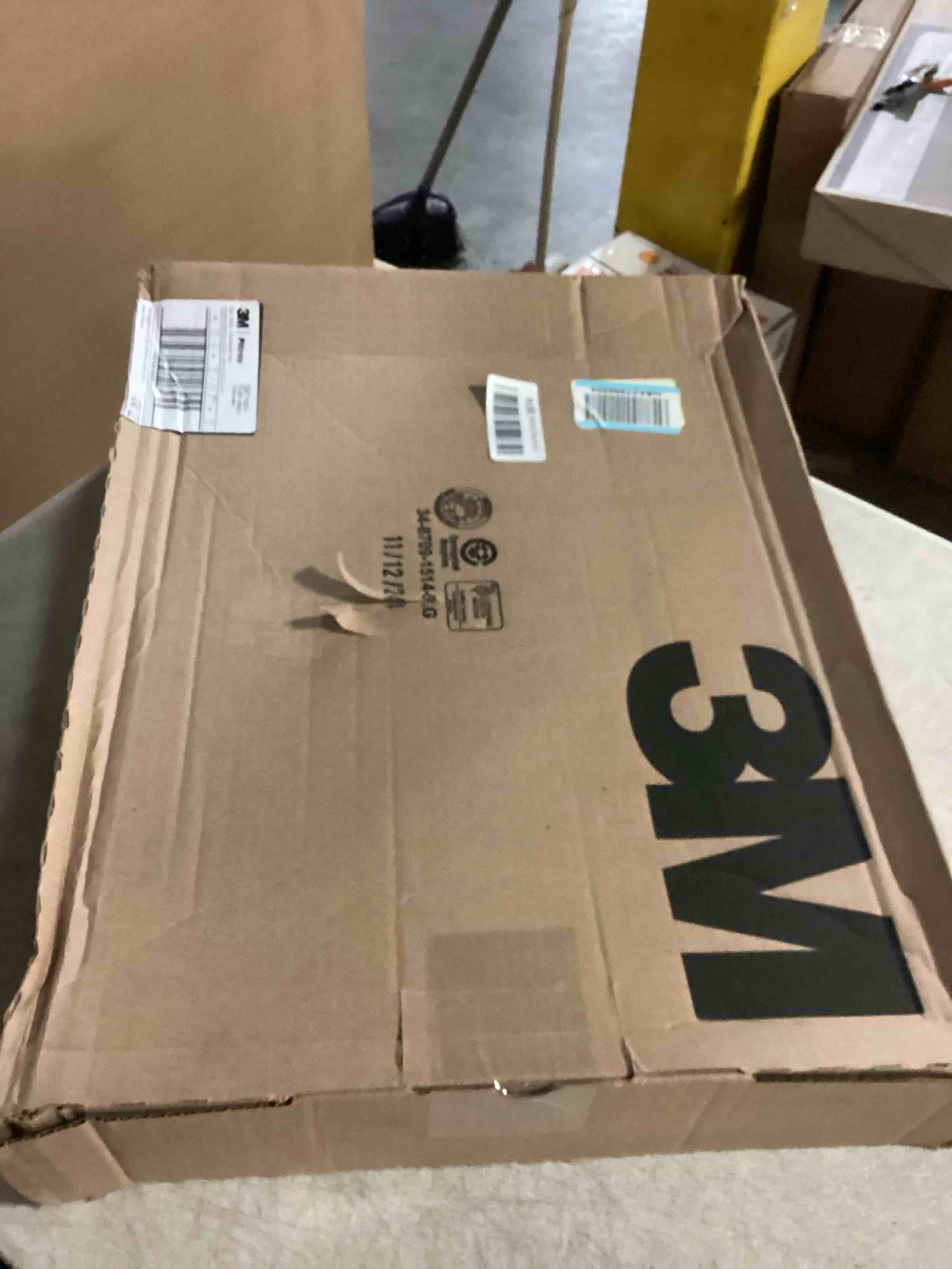 https://s3.amazonaws.com/lotting-images-prod/bidfta/PPE2364332_1748603412106.jpeg