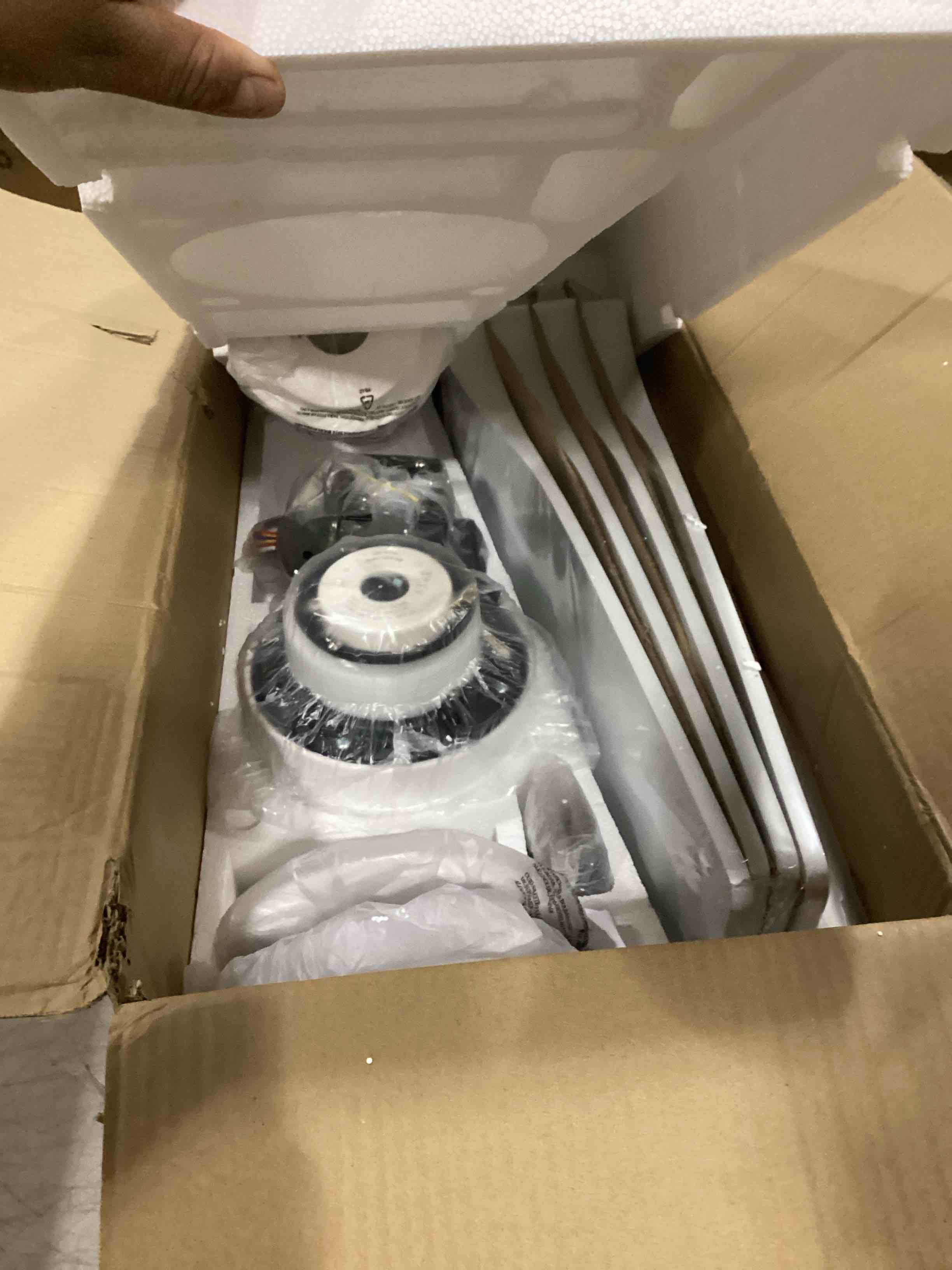 https://s3.amazonaws.com/lotting-images-prod/bidfta/PPE2366559_1750269150852.jpeg