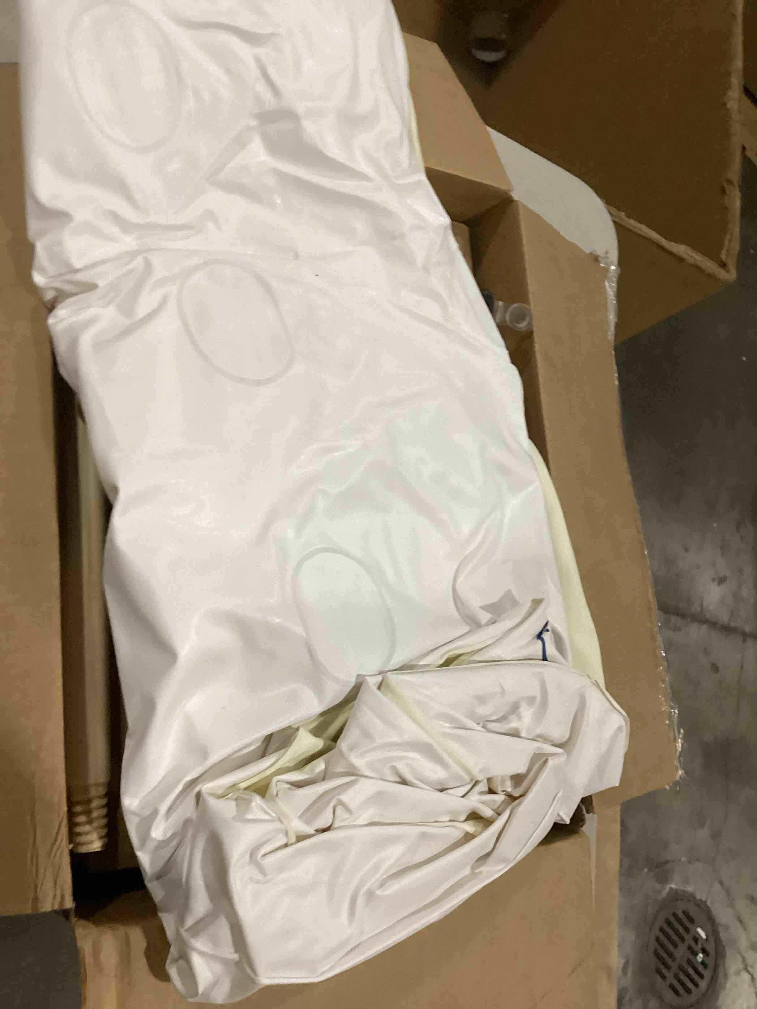 https://s3.amazonaws.com/lotting-images-prod/bidfta/PPE2366762_1750429386724.jpeg