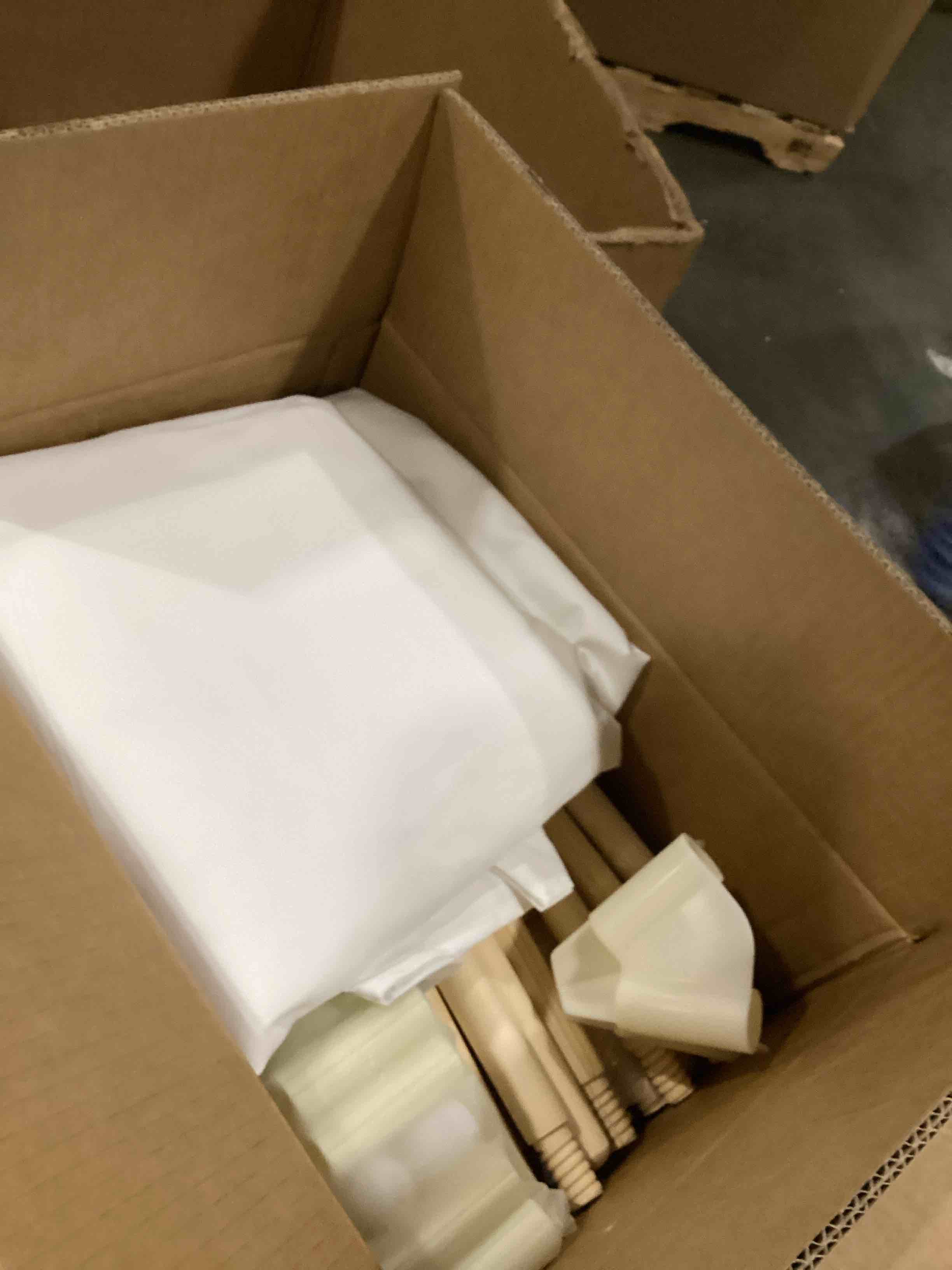 https://s3.amazonaws.com/lotting-images-prod/bidfta/PPE2366762_1750429412288.jpeg