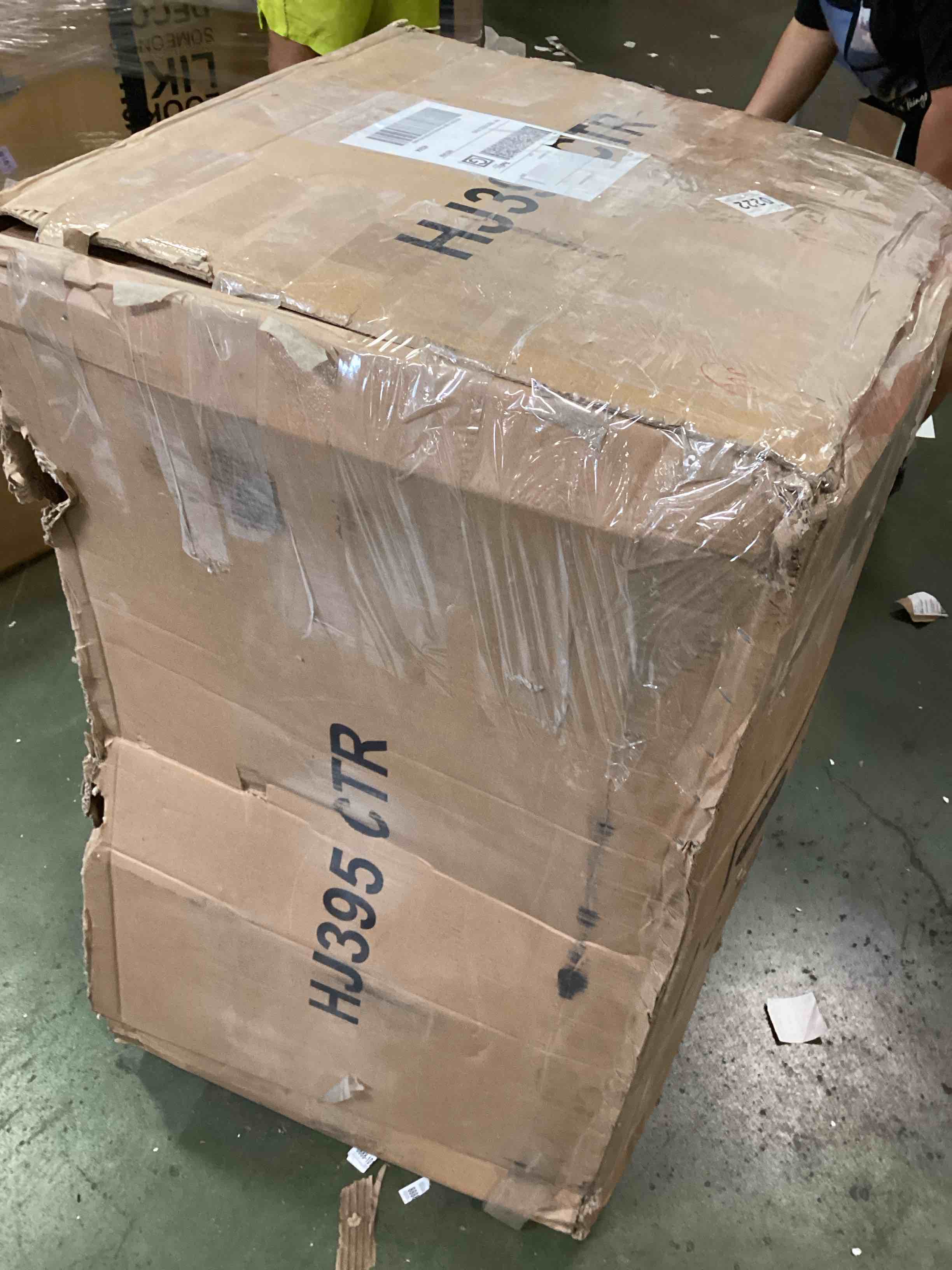 https://s3.amazonaws.com/lotting-images-prod/bidfta/PPE2465886_1749655848586.jpeg