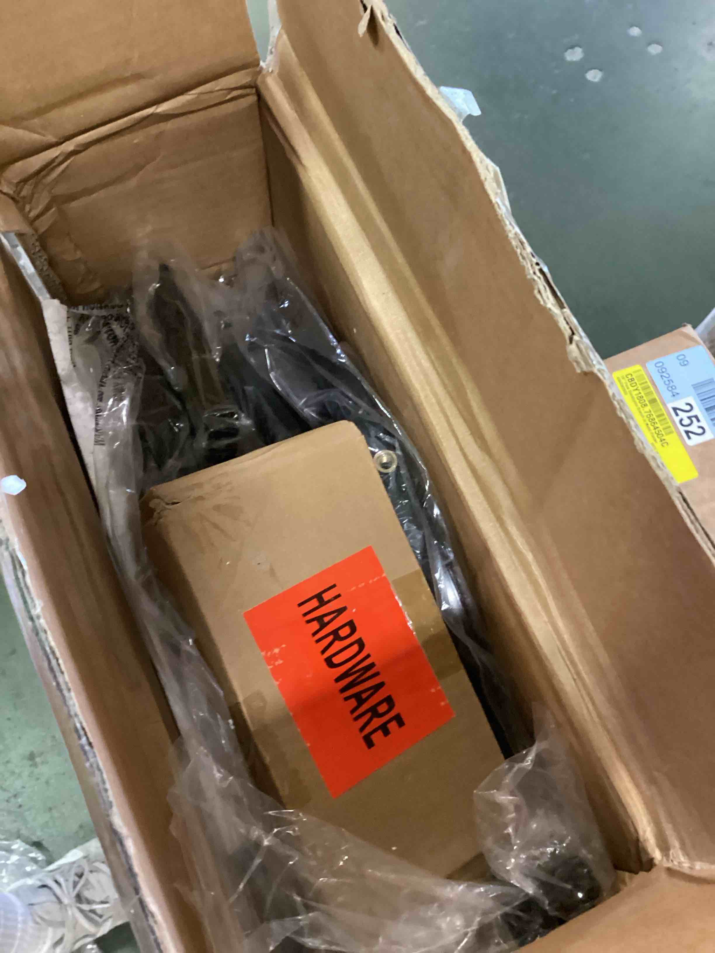 https://s3.amazonaws.com/lotting-images-prod/bidfta/PPE2465981_1749739988109.jpeg