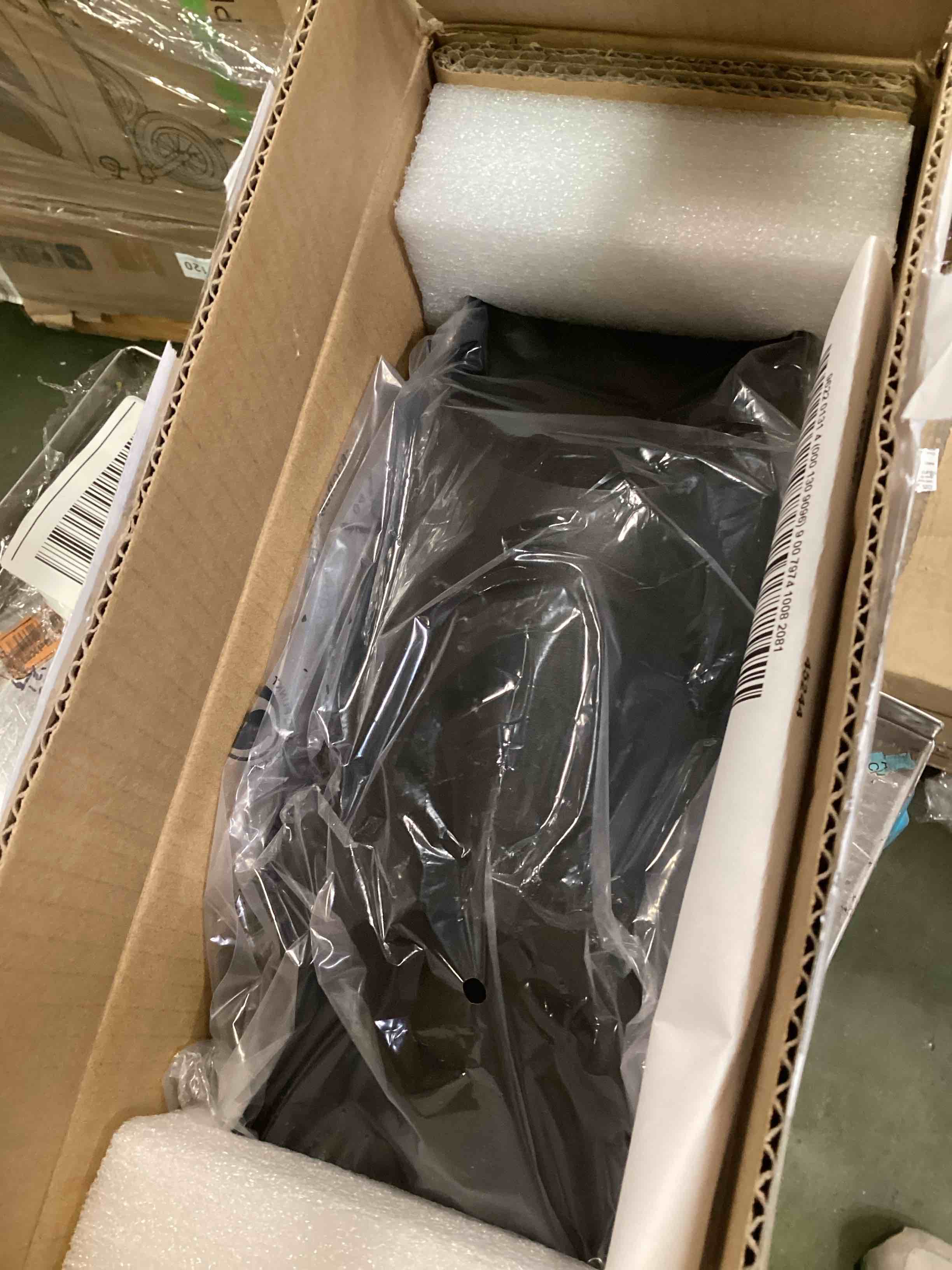 https://s3.amazonaws.com/lotting-images-prod/bidfta/PPE2466048_1749758425079.jpeg