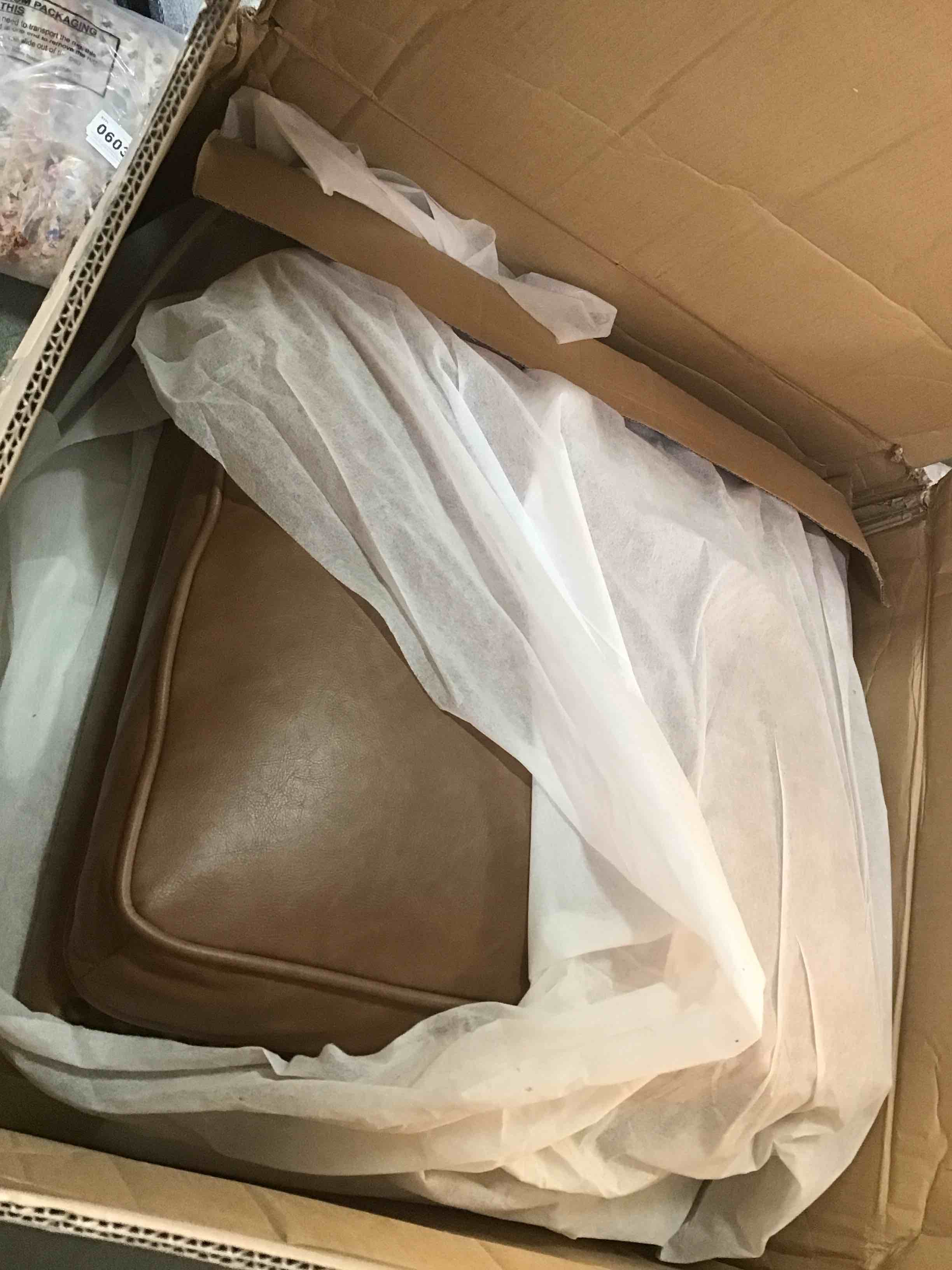 https://s3.amazonaws.com/lotting-images-prod/bidfta/PPE2466554_1750504564944.jpeg