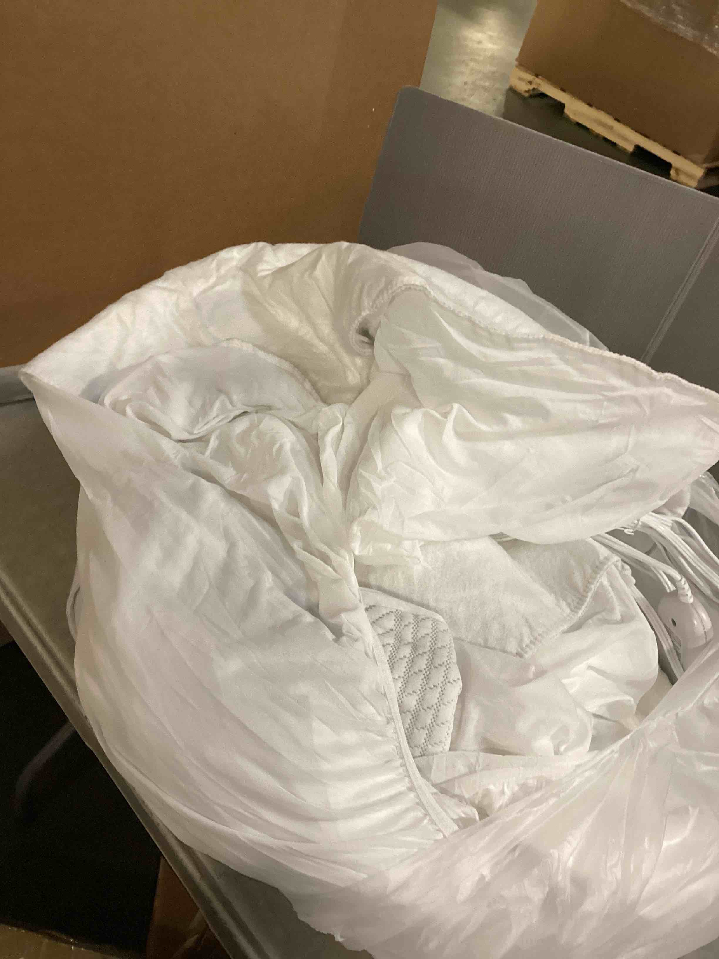 https://s3.amazonaws.com/lotting-images-prod/bidfta/PPE2469010_1749125652040.jpeg