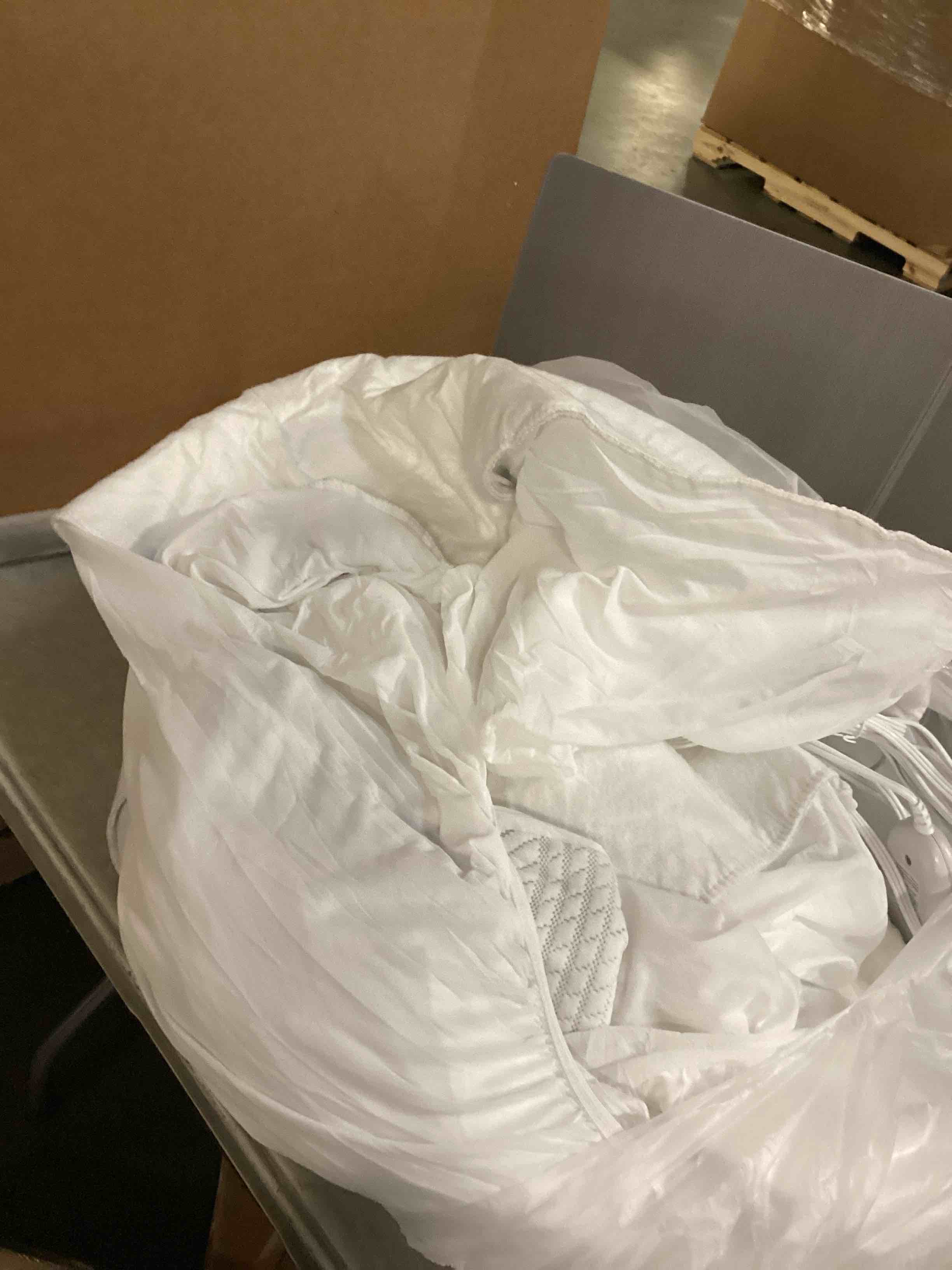 https://s3.amazonaws.com/lotting-images-prod/bidfta/PPE2469010_1749125652757.jpeg