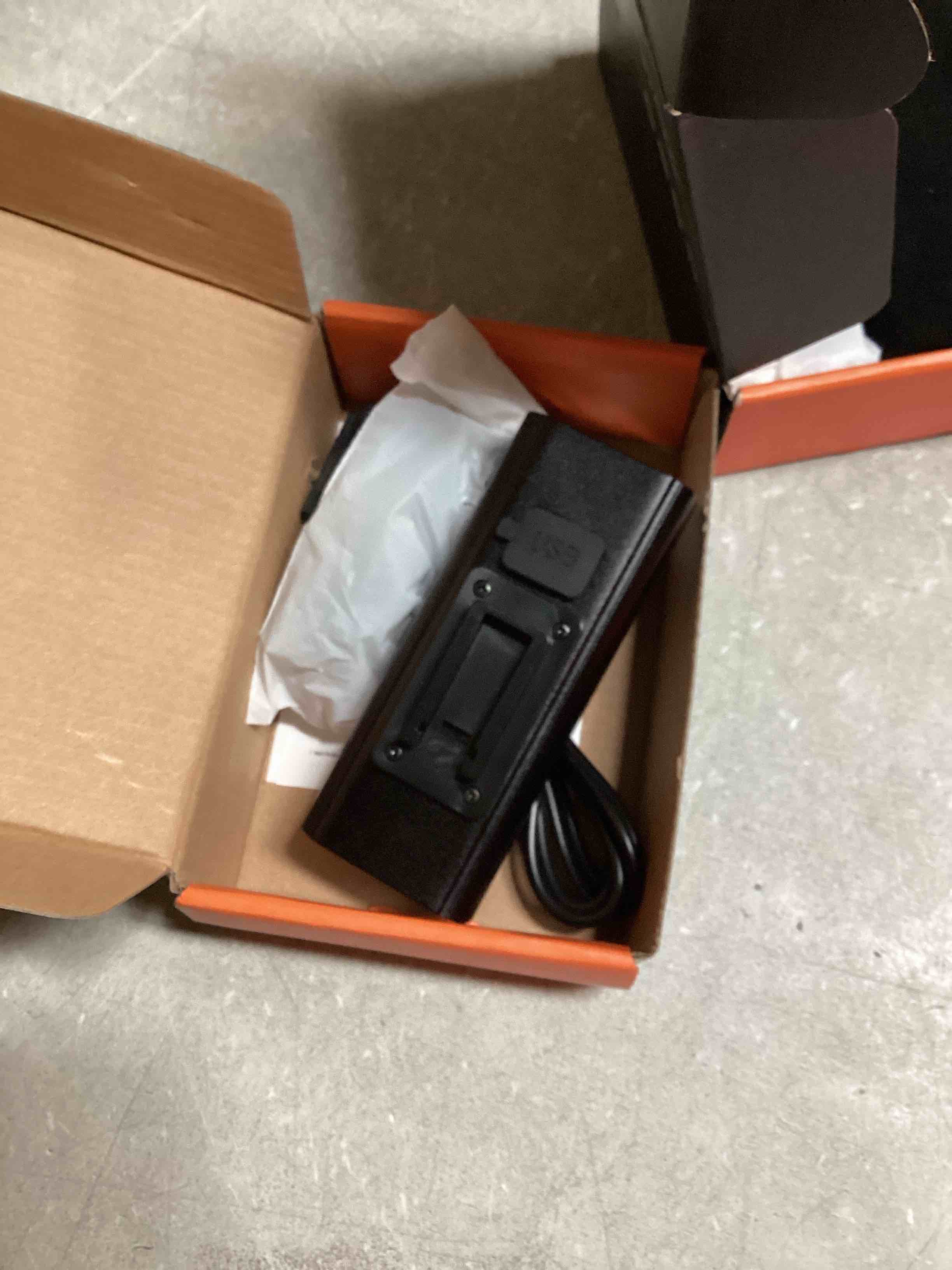https://s3.amazonaws.com/lotting-images-prod/bidfta/PPE2469349_1749220528499.jpeg