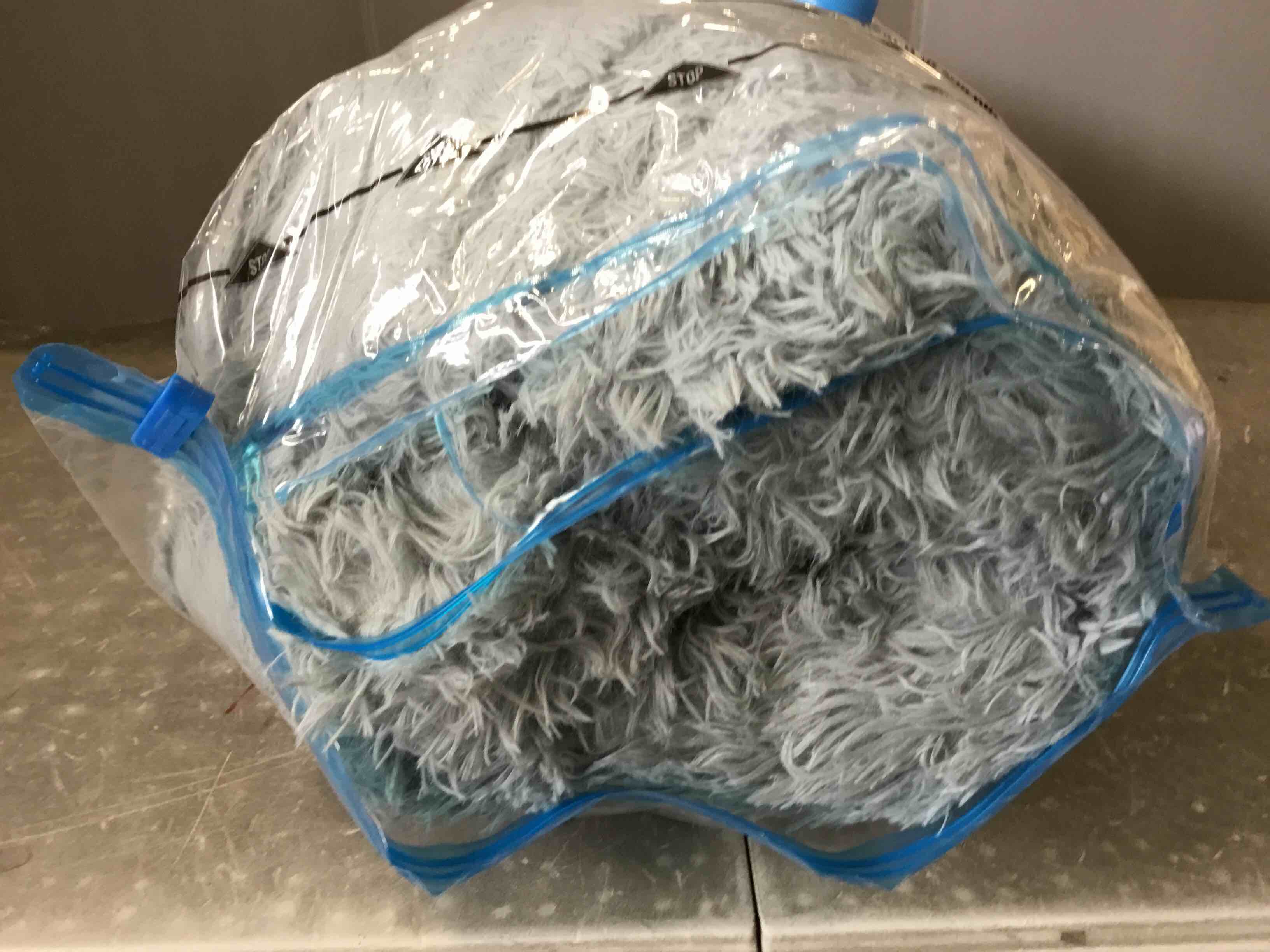 https://s3.amazonaws.com/lotting-images-prod/bidfta/PPE2473178_1747149809422.jpeg