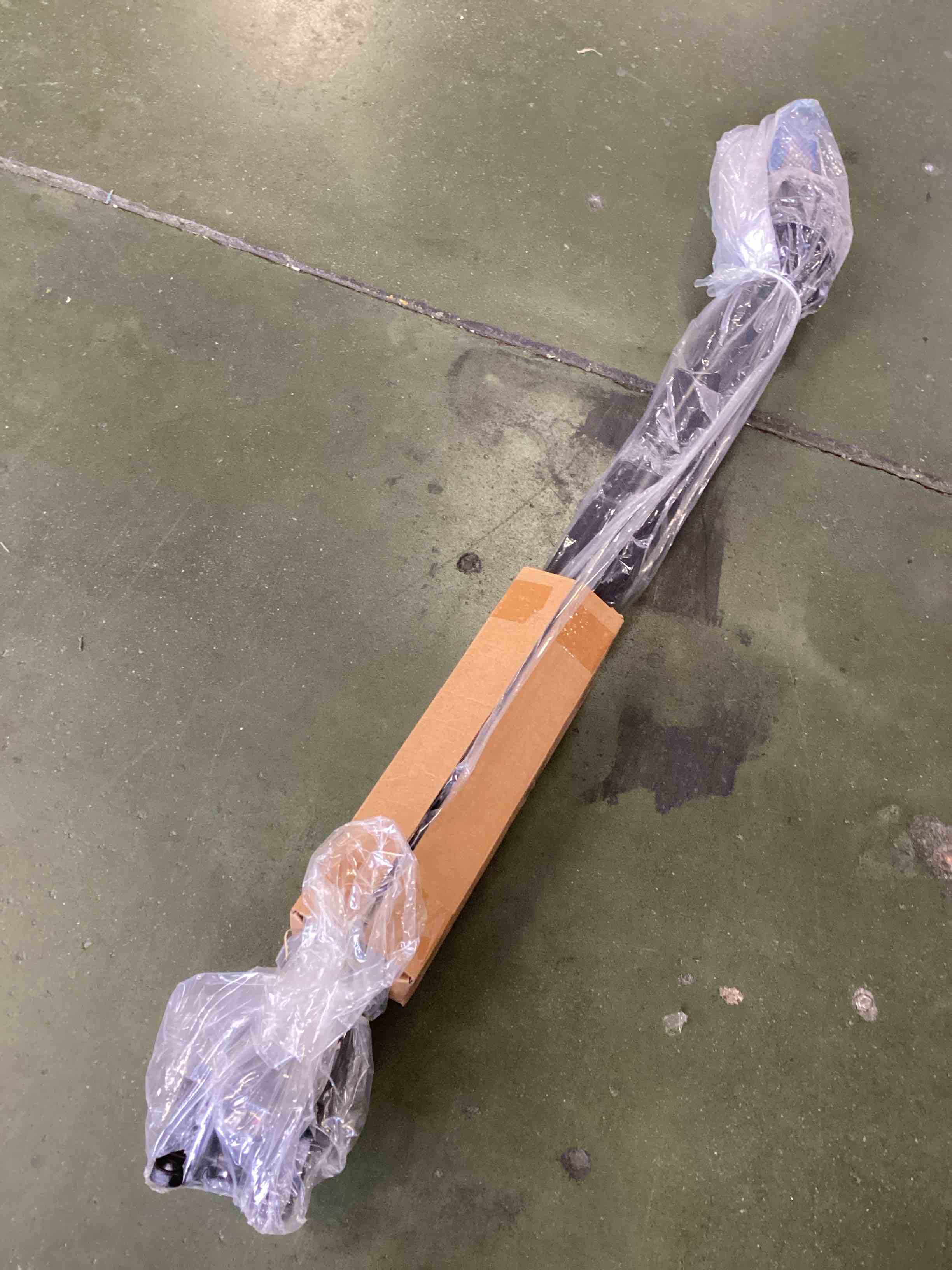 https://s3.amazonaws.com/lotting-images-prod/bidfta/PPE2476005_1746034342517.jpeg