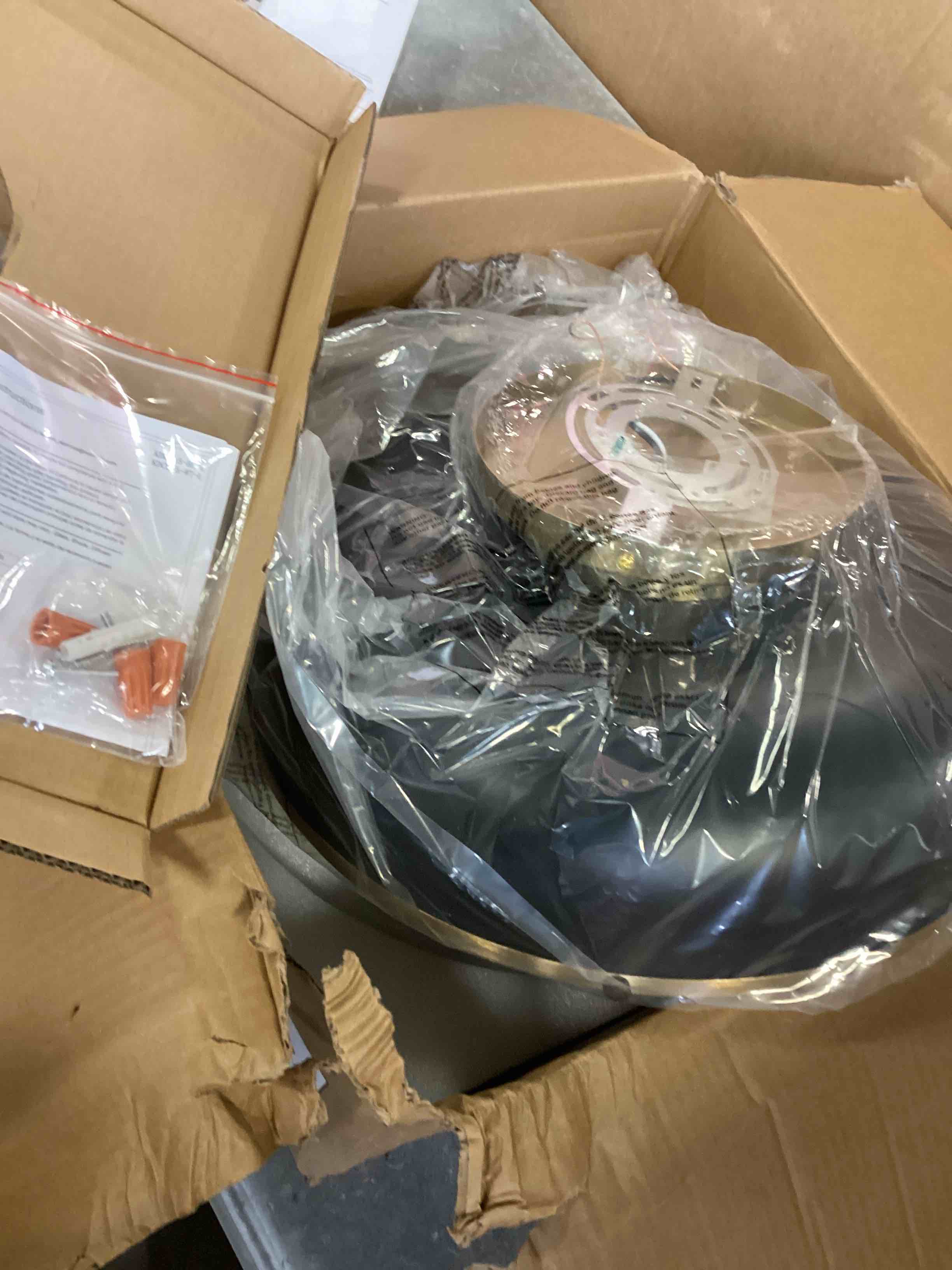 https://s3.amazonaws.com/lotting-images-prod/bidfta/PPE2476448_1746534324831.jpeg