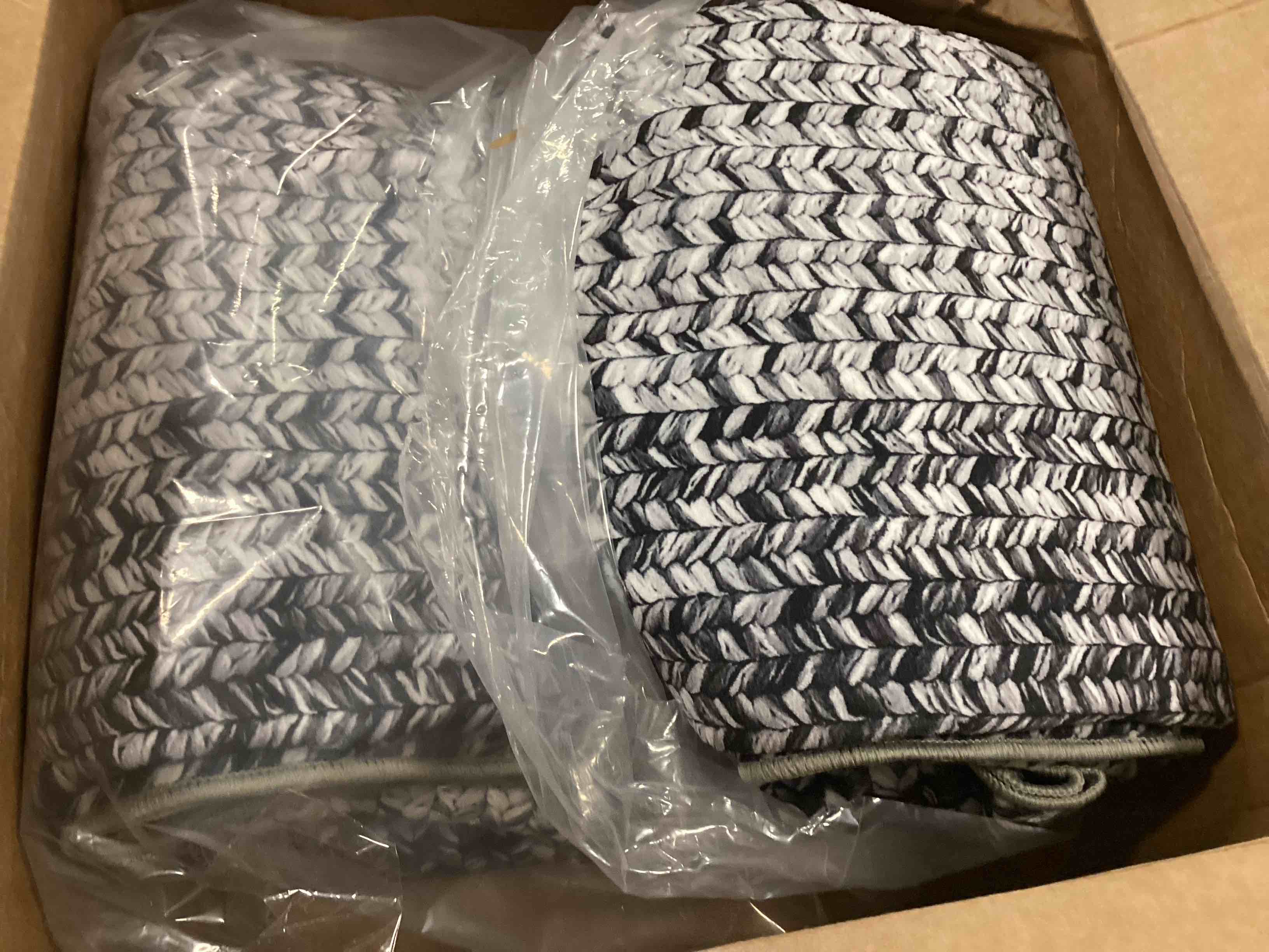 https://s3.amazonaws.com/lotting-images-prod/bidfta/PPE2476705_1746632725332.jpeg