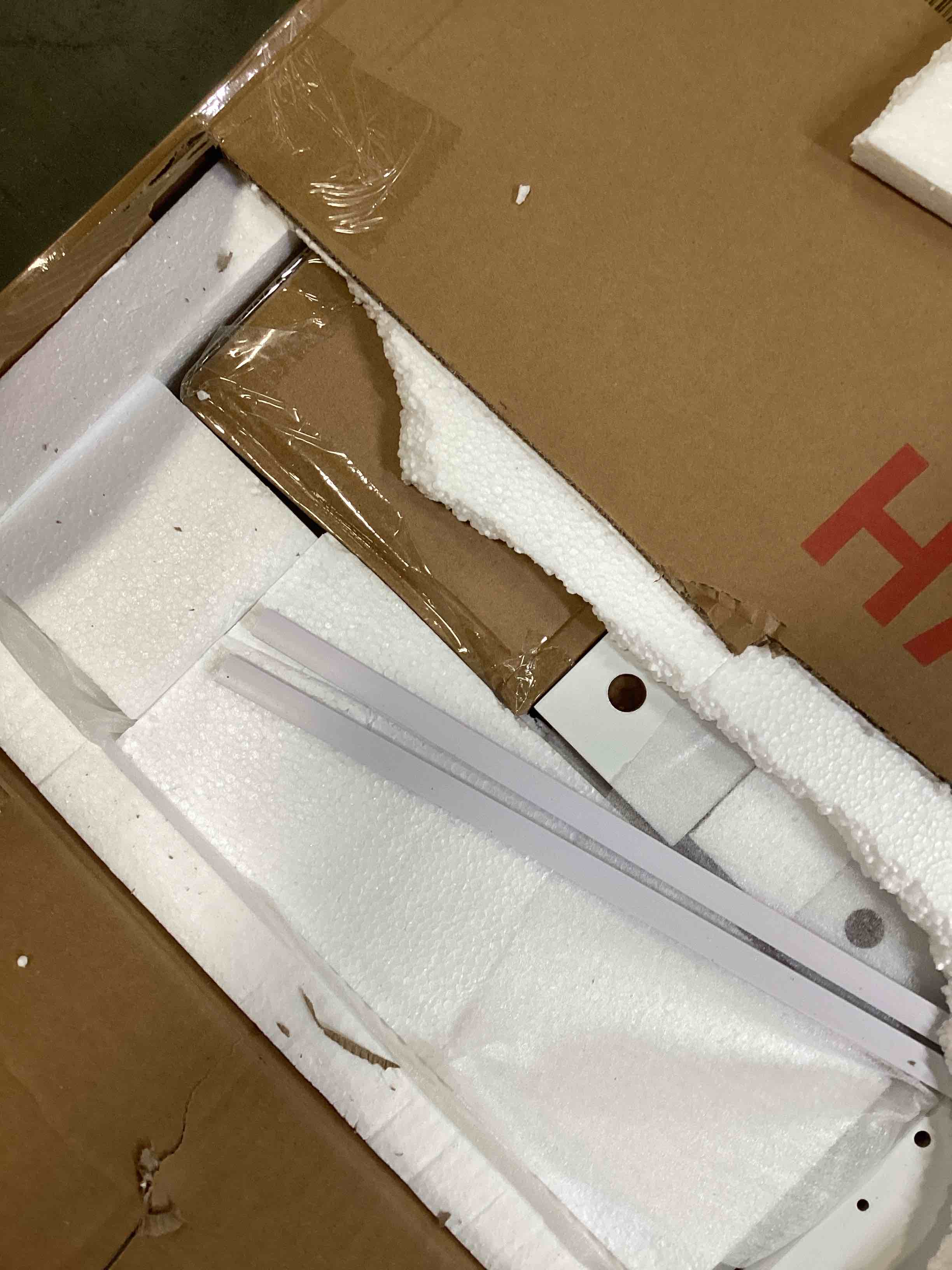 https://s3.amazonaws.com/lotting-images-prod/bidfta/PPE2477695_1748013172587.jpeg
