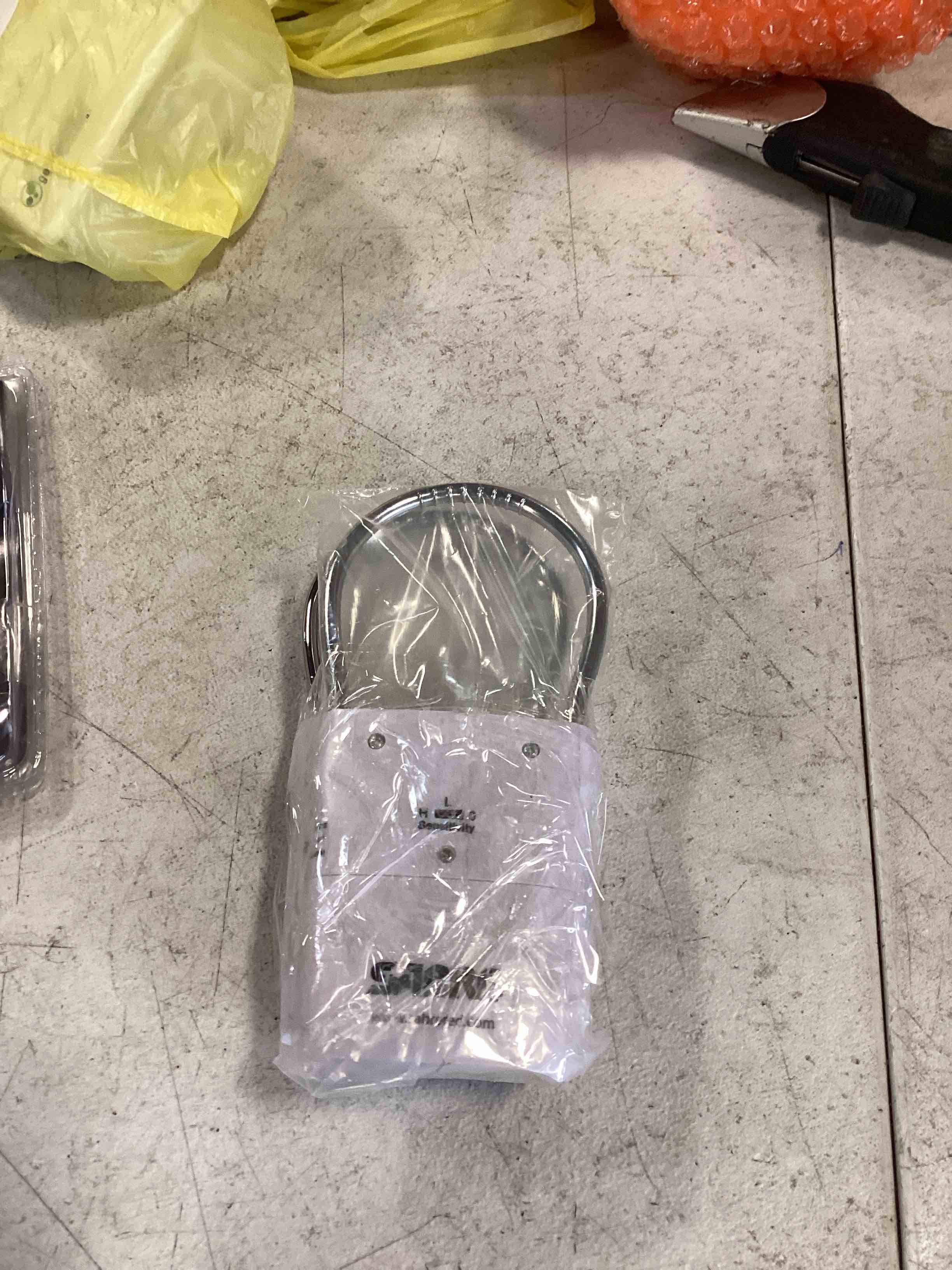 https://s3.amazonaws.com/lotting-images-prod/bidfta/PPE2479533_1747932101104.jpeg