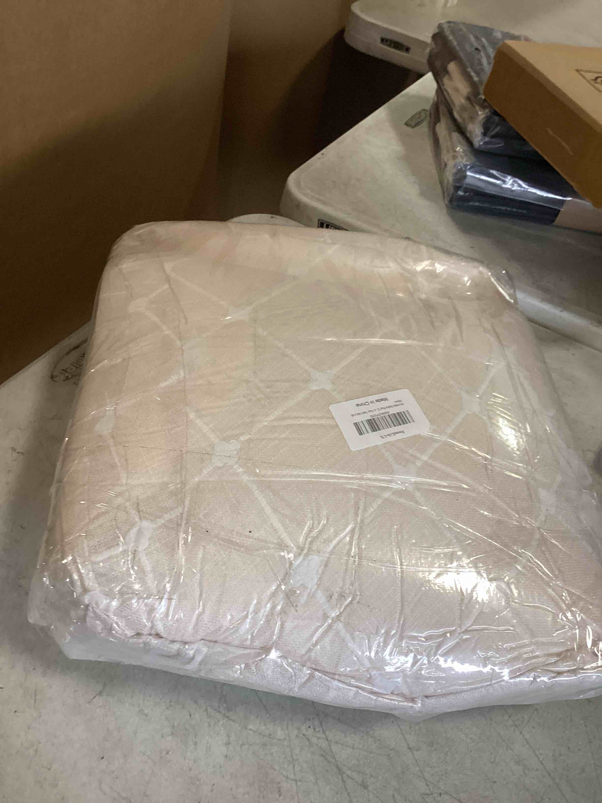 https://s3.amazonaws.com/lotting-images-prod/bidfta/PPE2479690_1747944183613.jpeg
