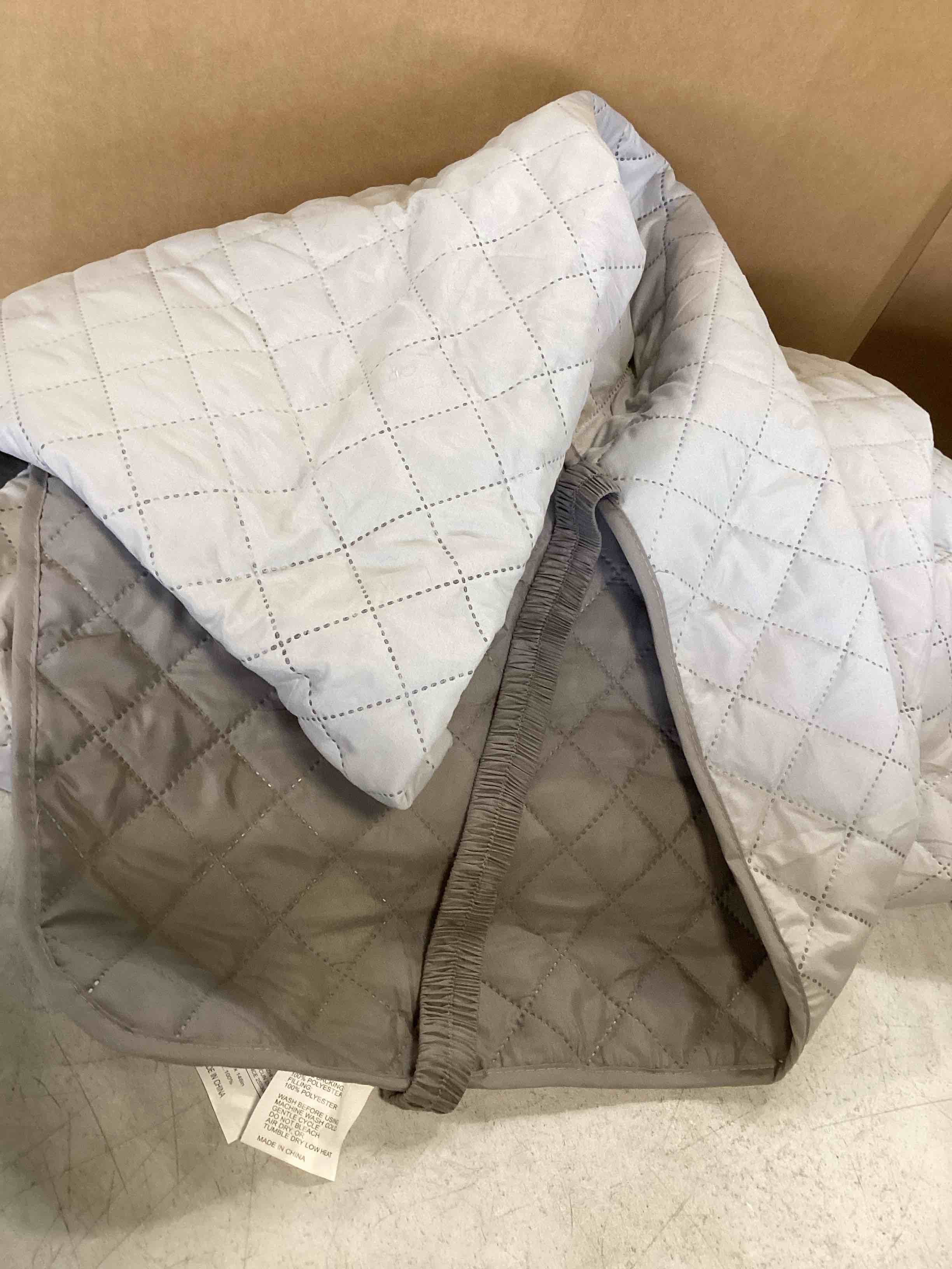 https://s3.amazonaws.com/lotting-images-prod/bidfta/PPE2480189_1748529843966.jpeg