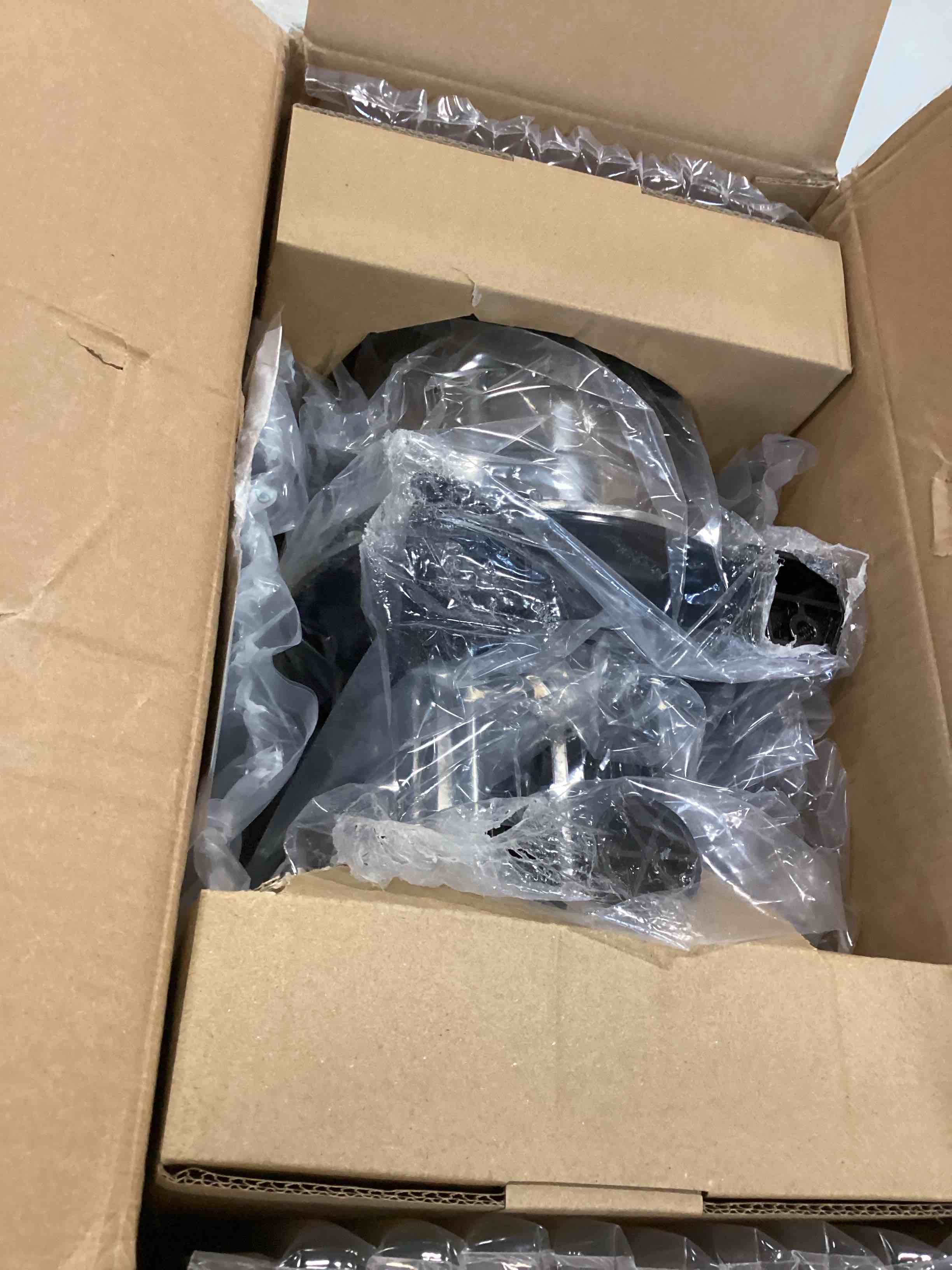 https://s3.amazonaws.com/lotting-images-prod/bidfta/PPE2482321_1747247845692.jpeg