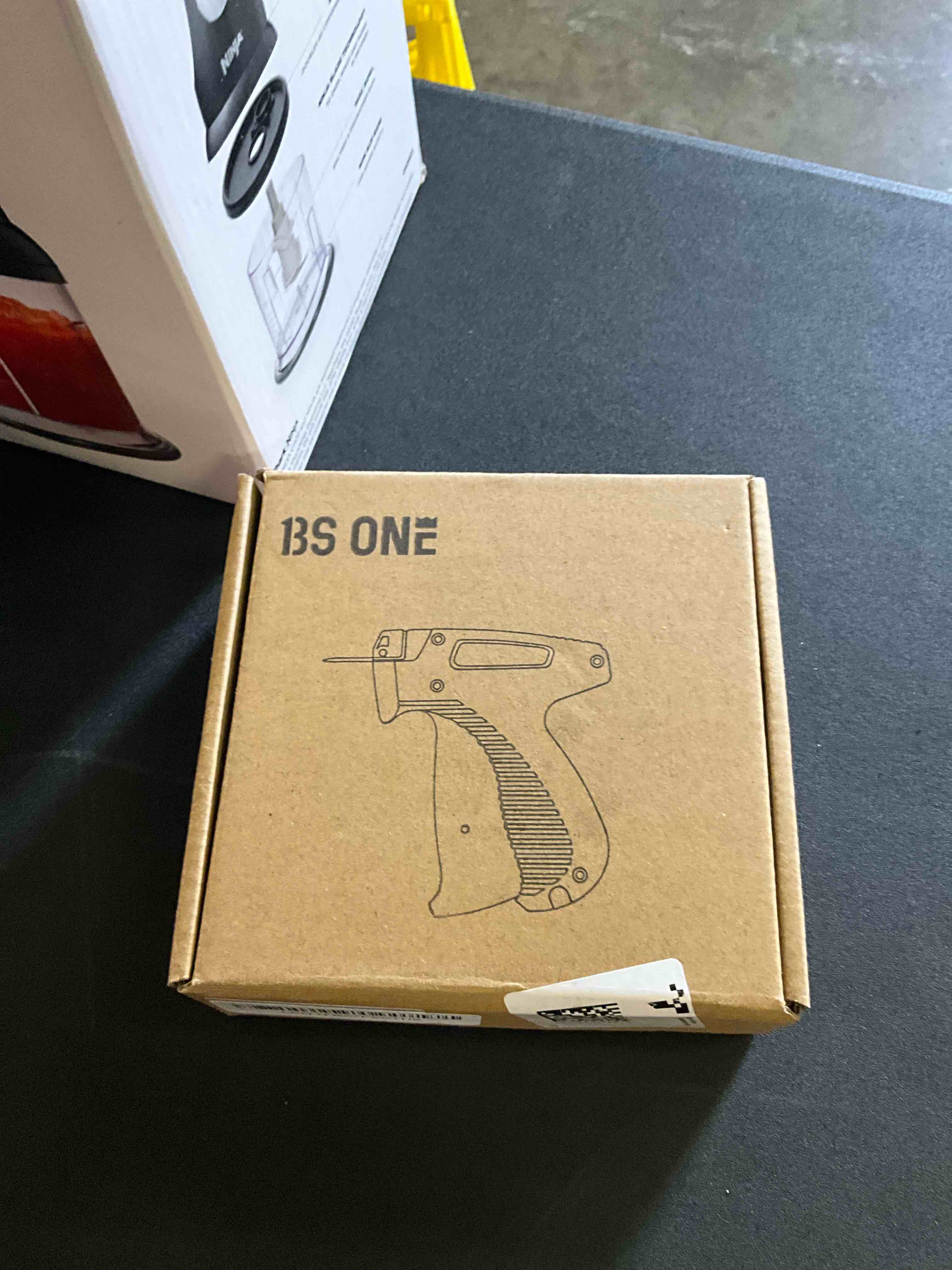 https://s3.amazonaws.com/lotting-images-prod/bidfta/PPE2485286_1750276319566.jpeg