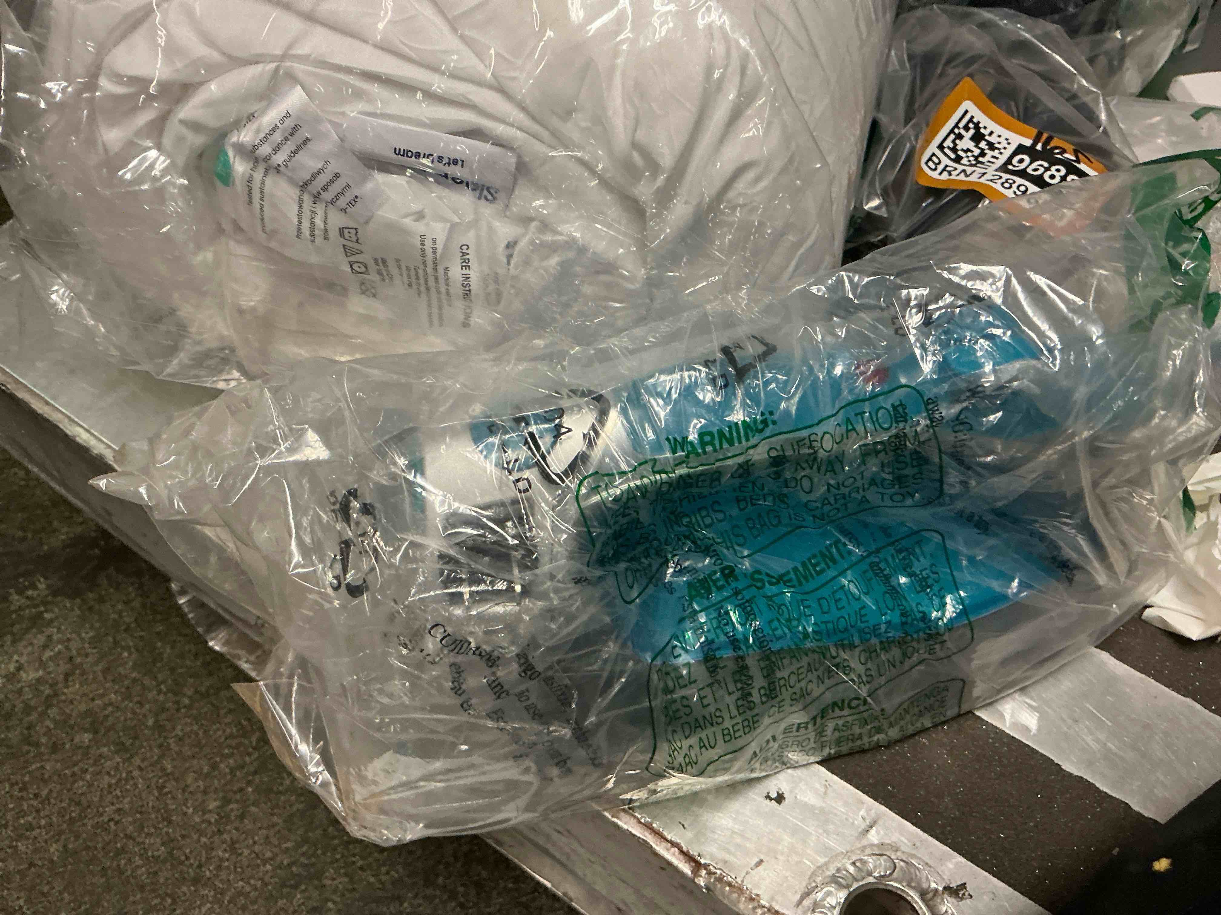 https://s3.amazonaws.com/lotting-images-prod/bidfta/PPE2485322_1750282544127.jpeg