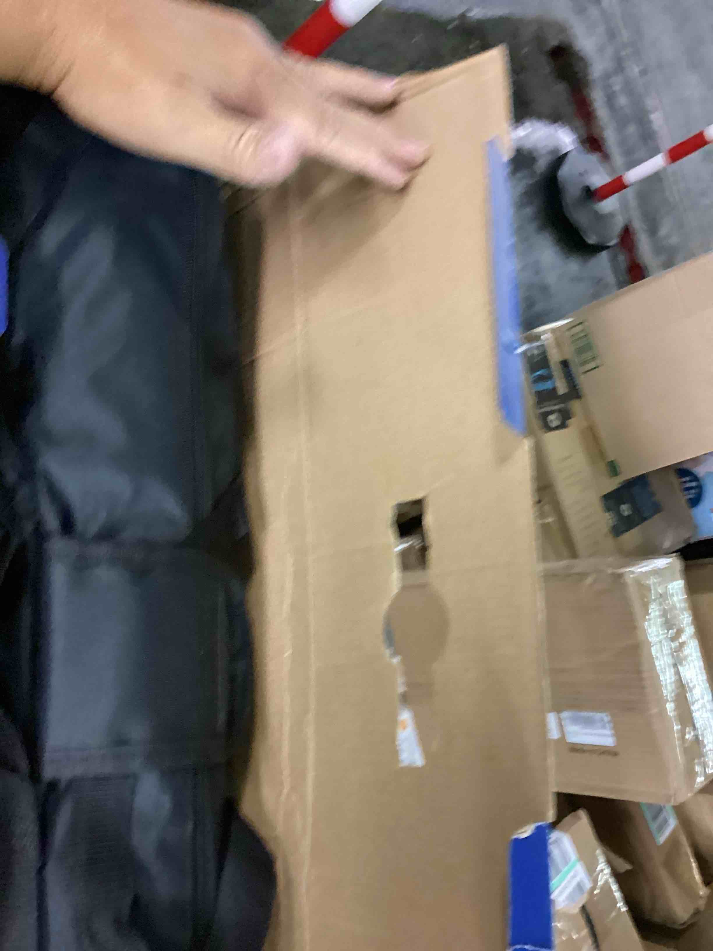 https://s3.amazonaws.com/lotting-images-prod/bidfta/PPE2486661_1757530756394.jpeg