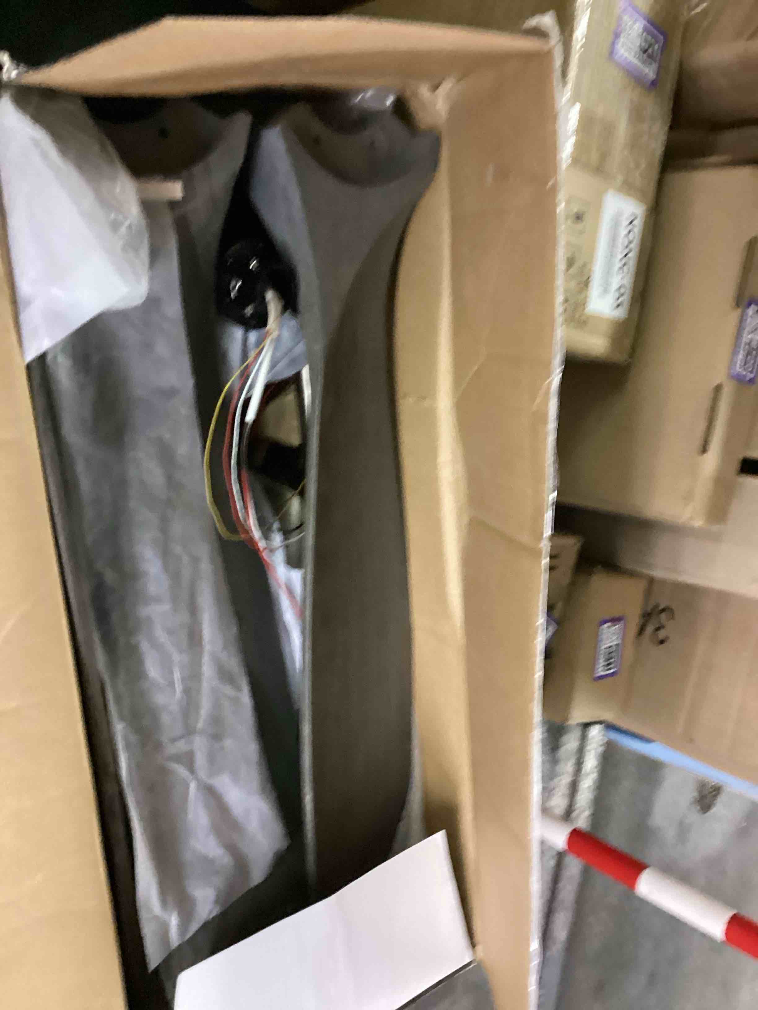 https://s3.amazonaws.com/lotting-images-prod/bidfta/PPE2486724_1757540800355.jpeg