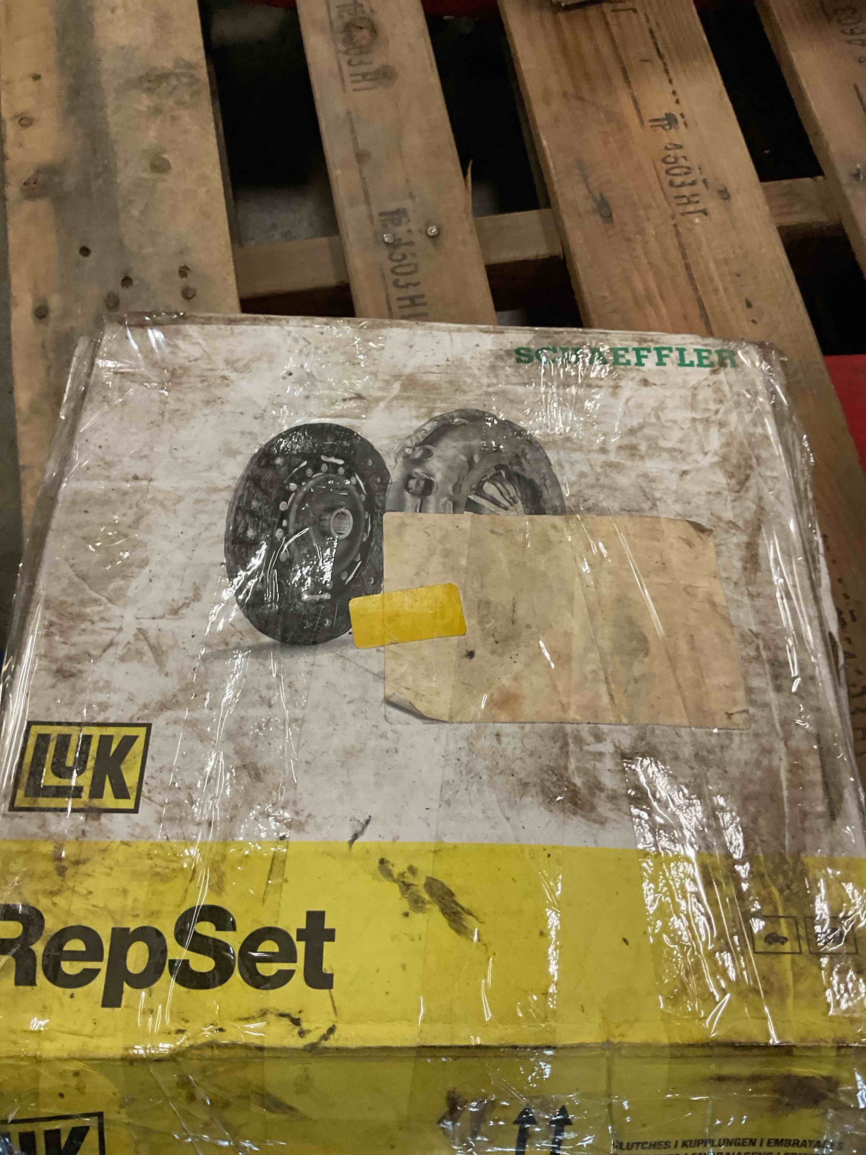 Schaeffler LuK RepSet 17-050 Clutch Kit, OEM Clutch Replacement Kit