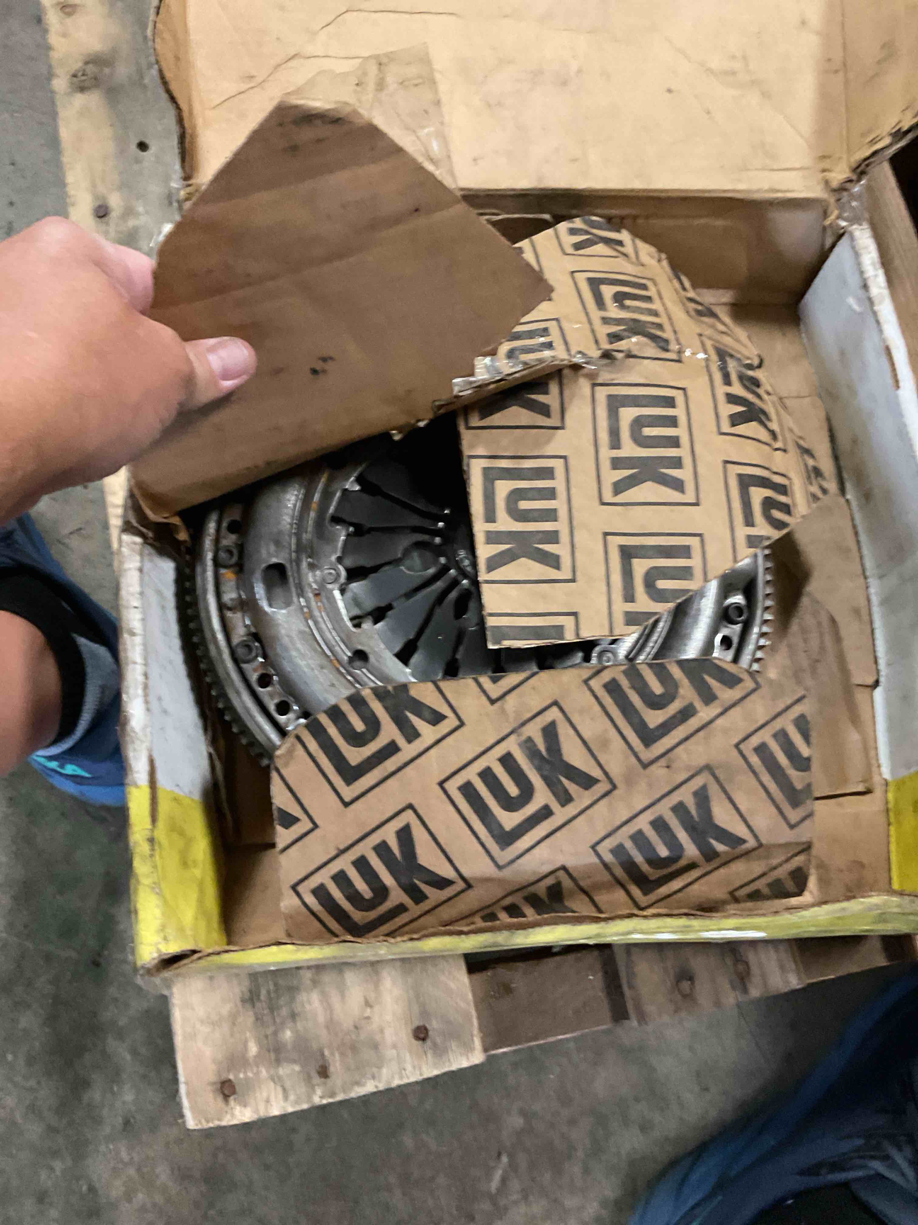 https://s3.amazonaws.com/lotting-images-prod/bidfta/PPE2486774_1757621281290.jpeg