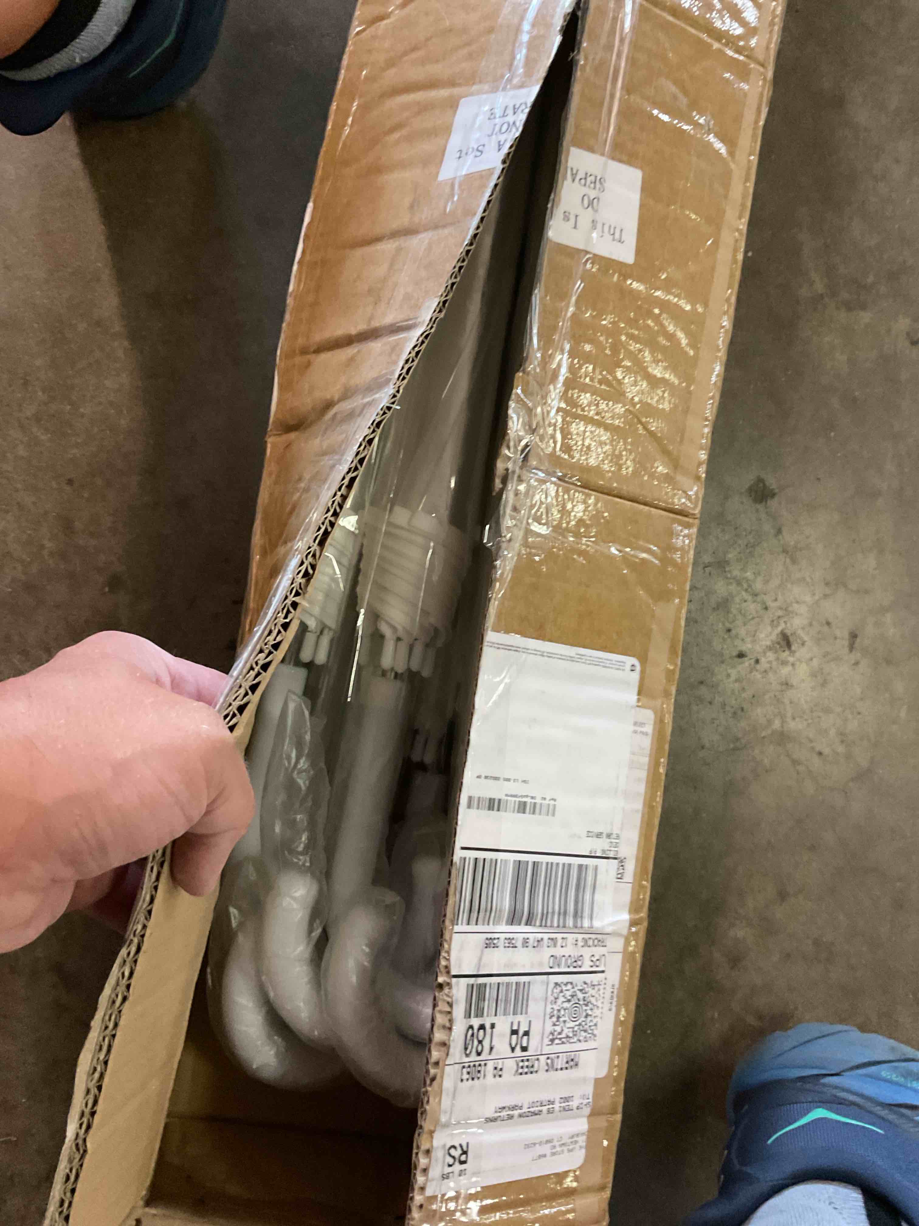 https://s3.amazonaws.com/lotting-images-prod/bidfta/PPE2486794_1757624105287.jpeg