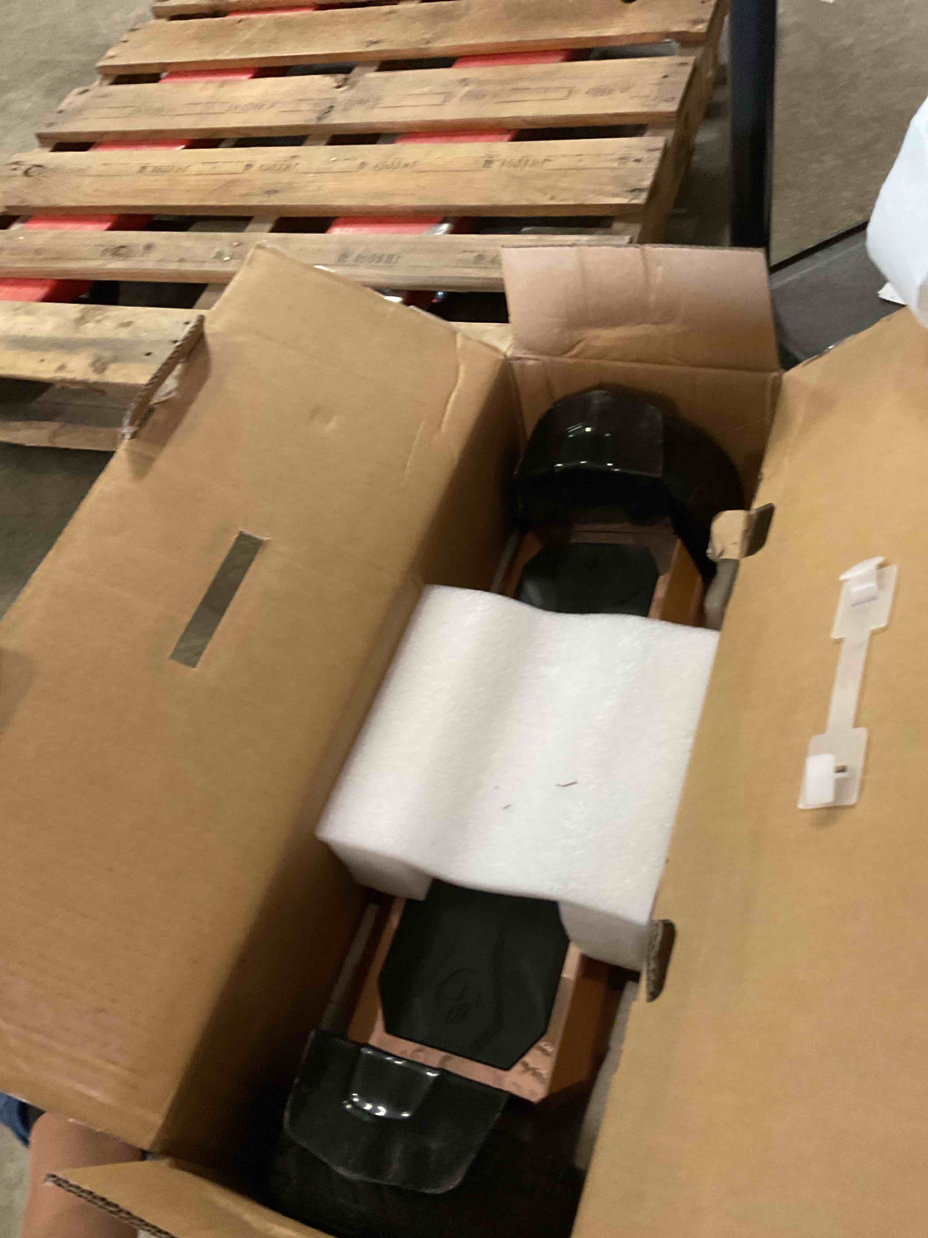 https://s3.amazonaws.com/lotting-images-prod/bidfta/PPE2486806_1757625463063.jpeg