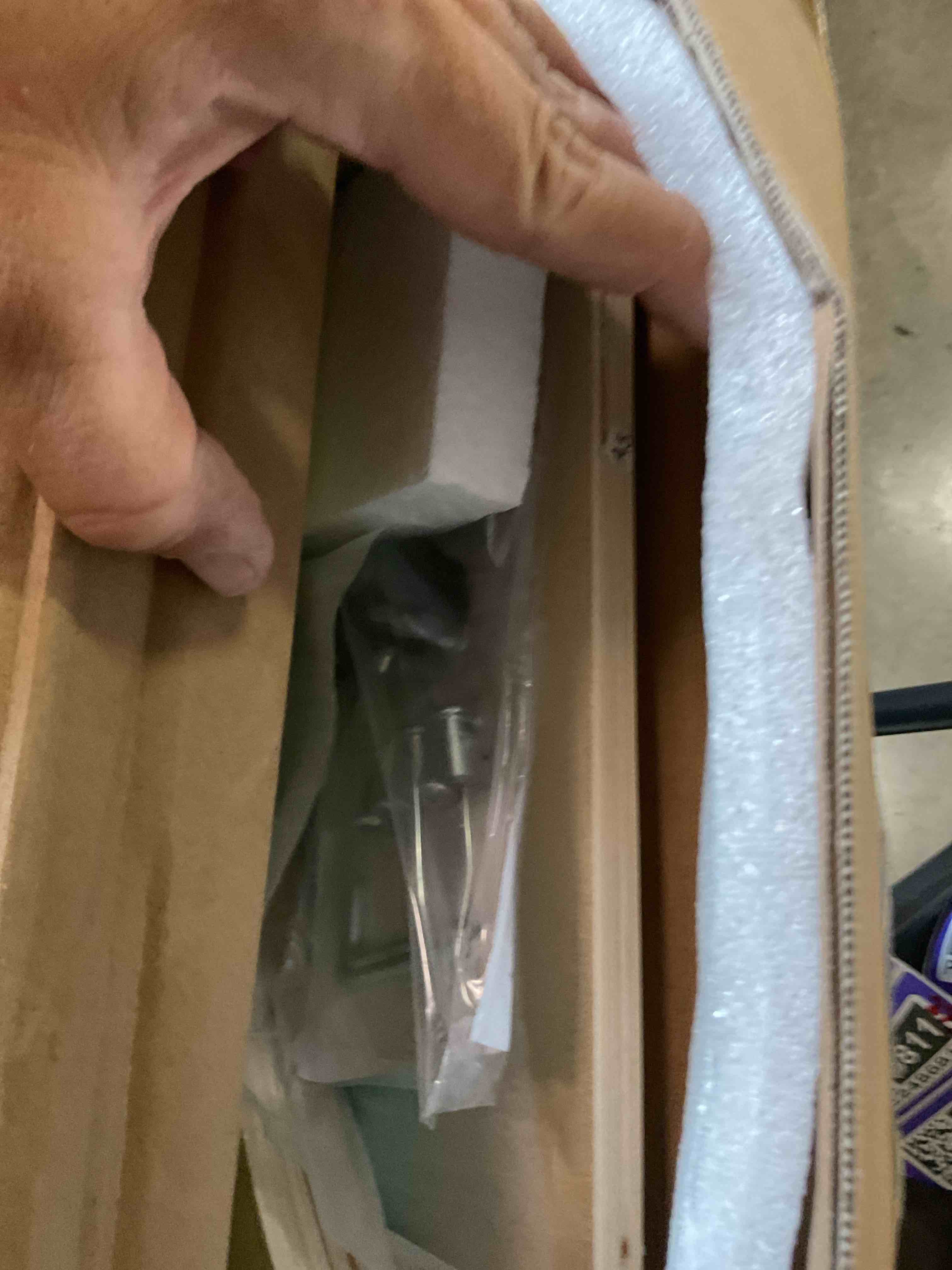 https://s3.amazonaws.com/lotting-images-prod/bidfta/PPE2486810_1757626795522.jpeg