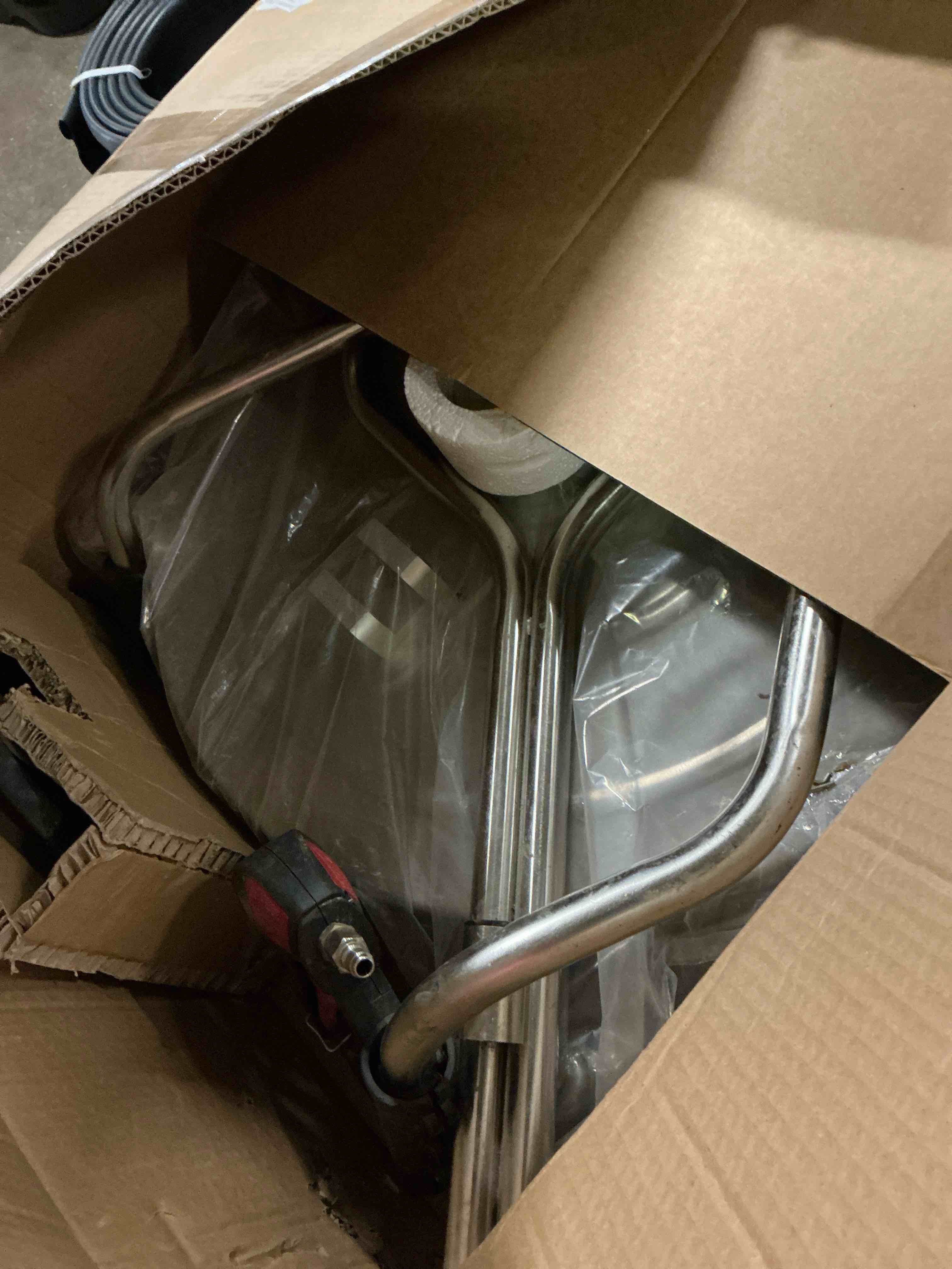 https://s3.amazonaws.com/lotting-images-prod/bidfta/PPE2487049_1761167889338.jpeg