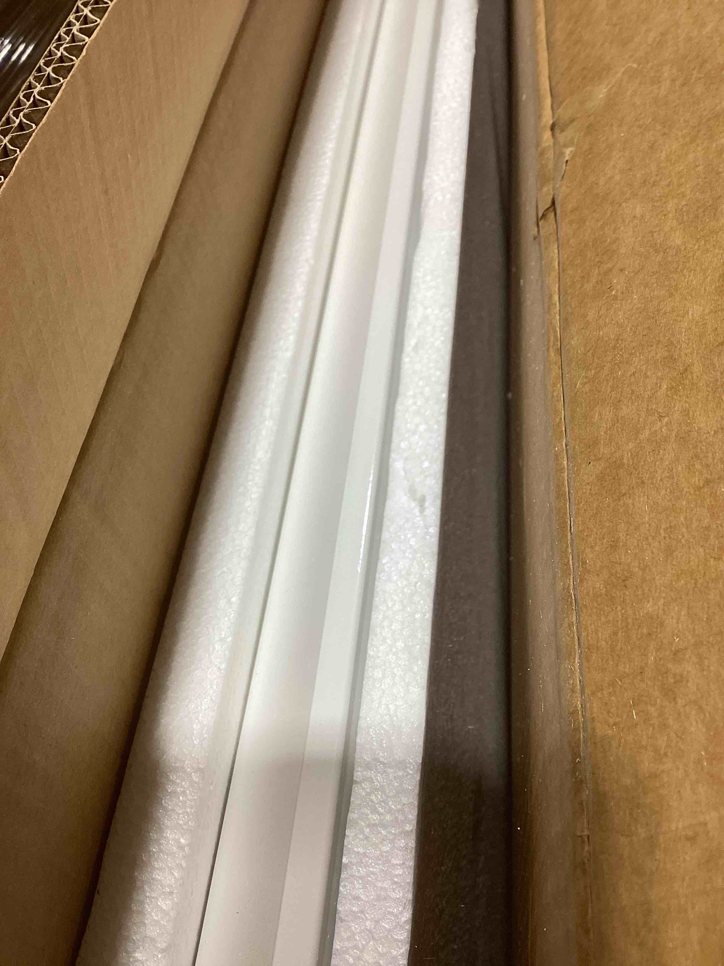 Condition photo showing Good Condition for Furniturebox UK Imperia 4 Modern White High Gloss Dining Table