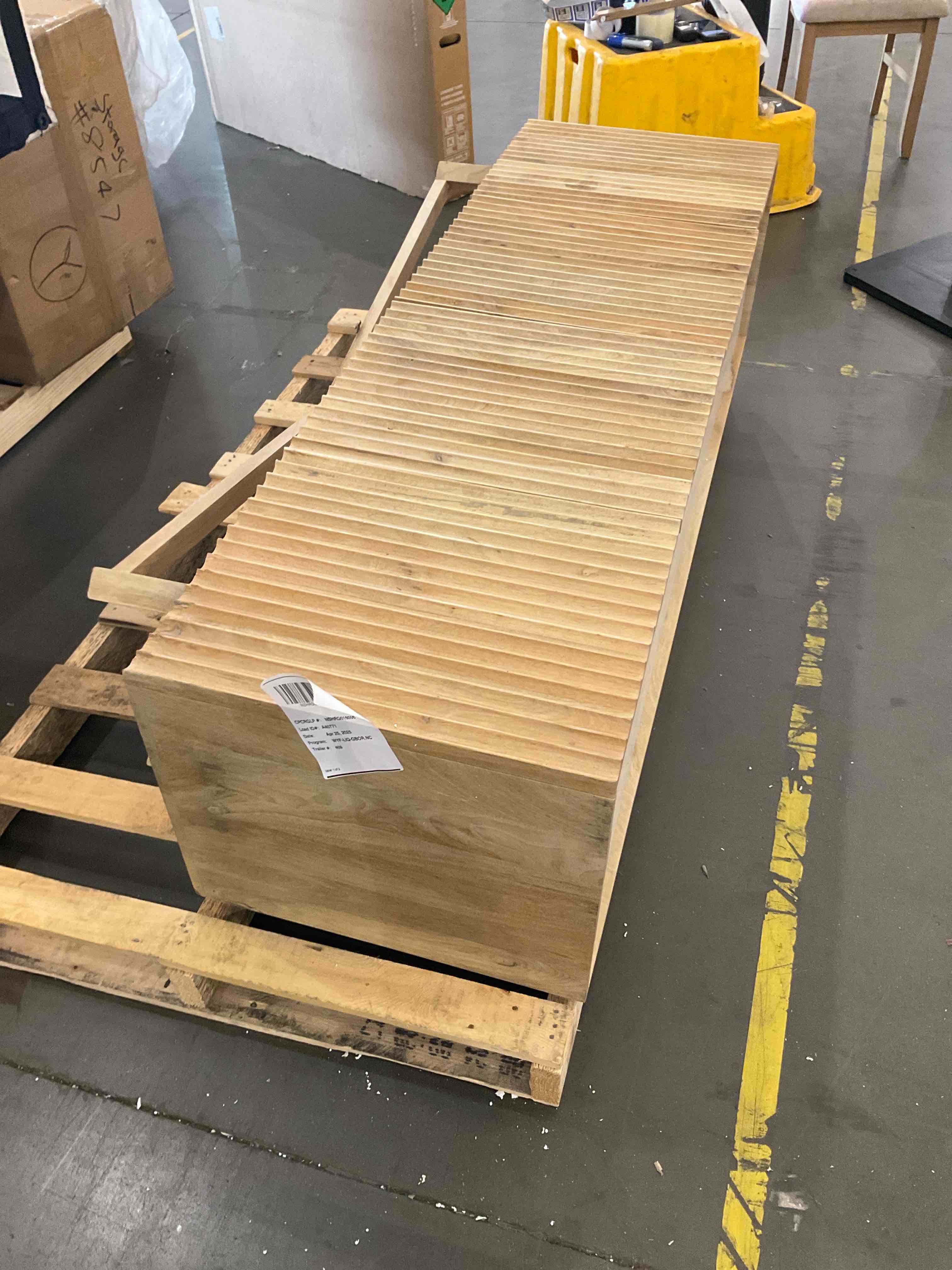 https://s3.amazonaws.com/lotting-images-prod/bidfta/PPE2488068_1746017213336.jpeg