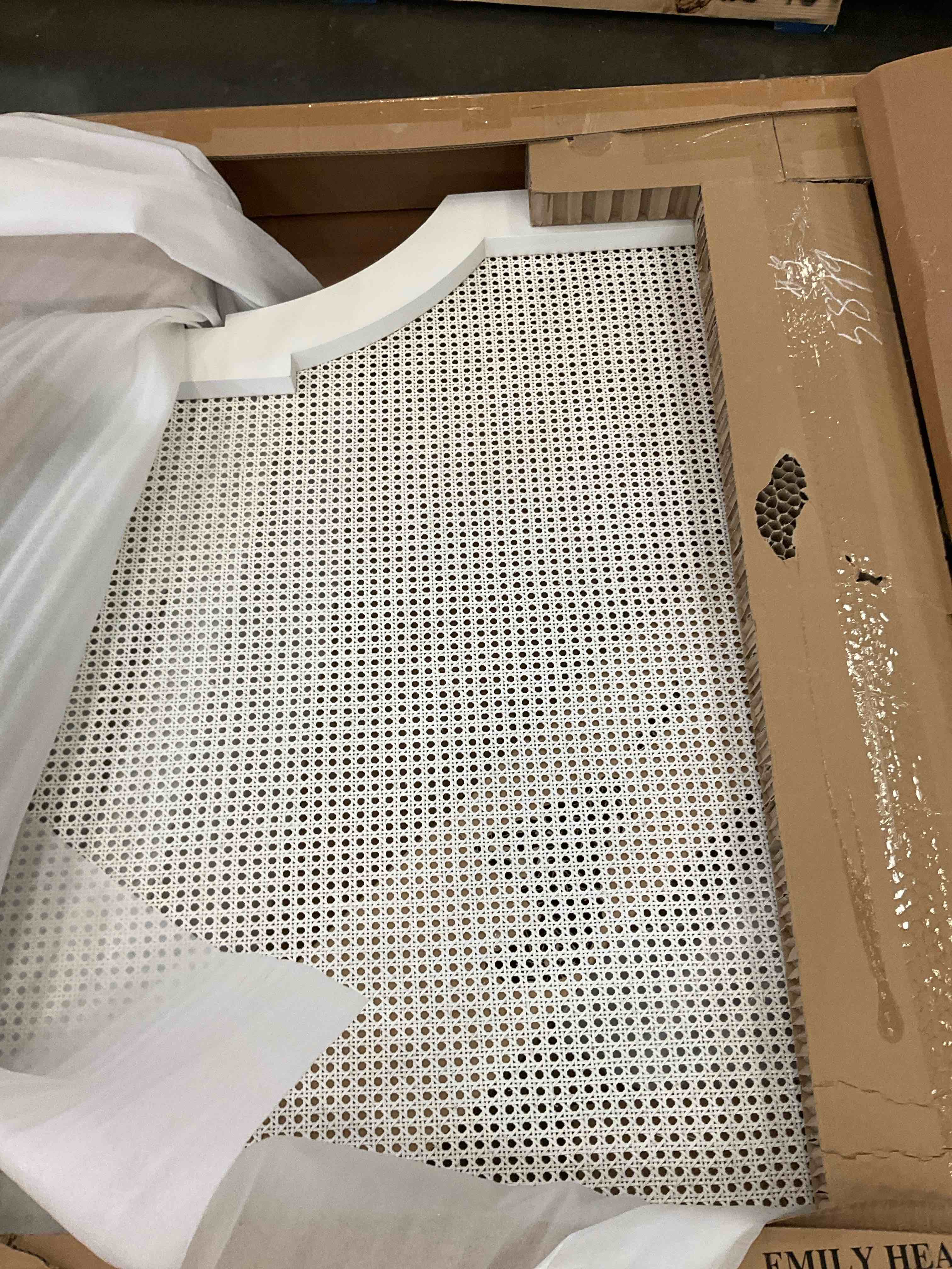 https://s3.amazonaws.com/lotting-images-prod/bidfta/PPE2488240_1746197554735.jpeg