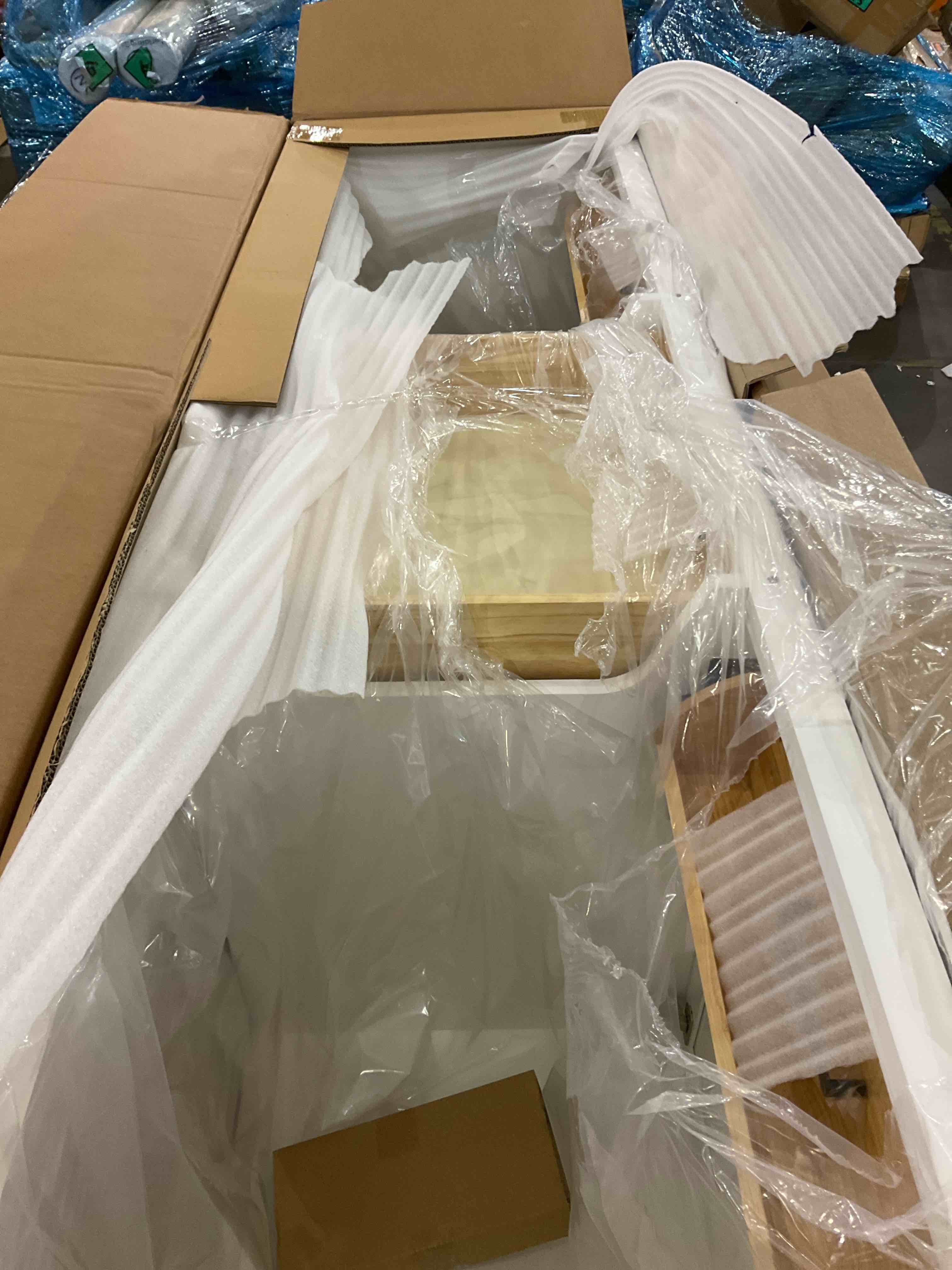 https://s3.amazonaws.com/lotting-images-prod/bidfta/PPE2488306_1746458166744.jpeg